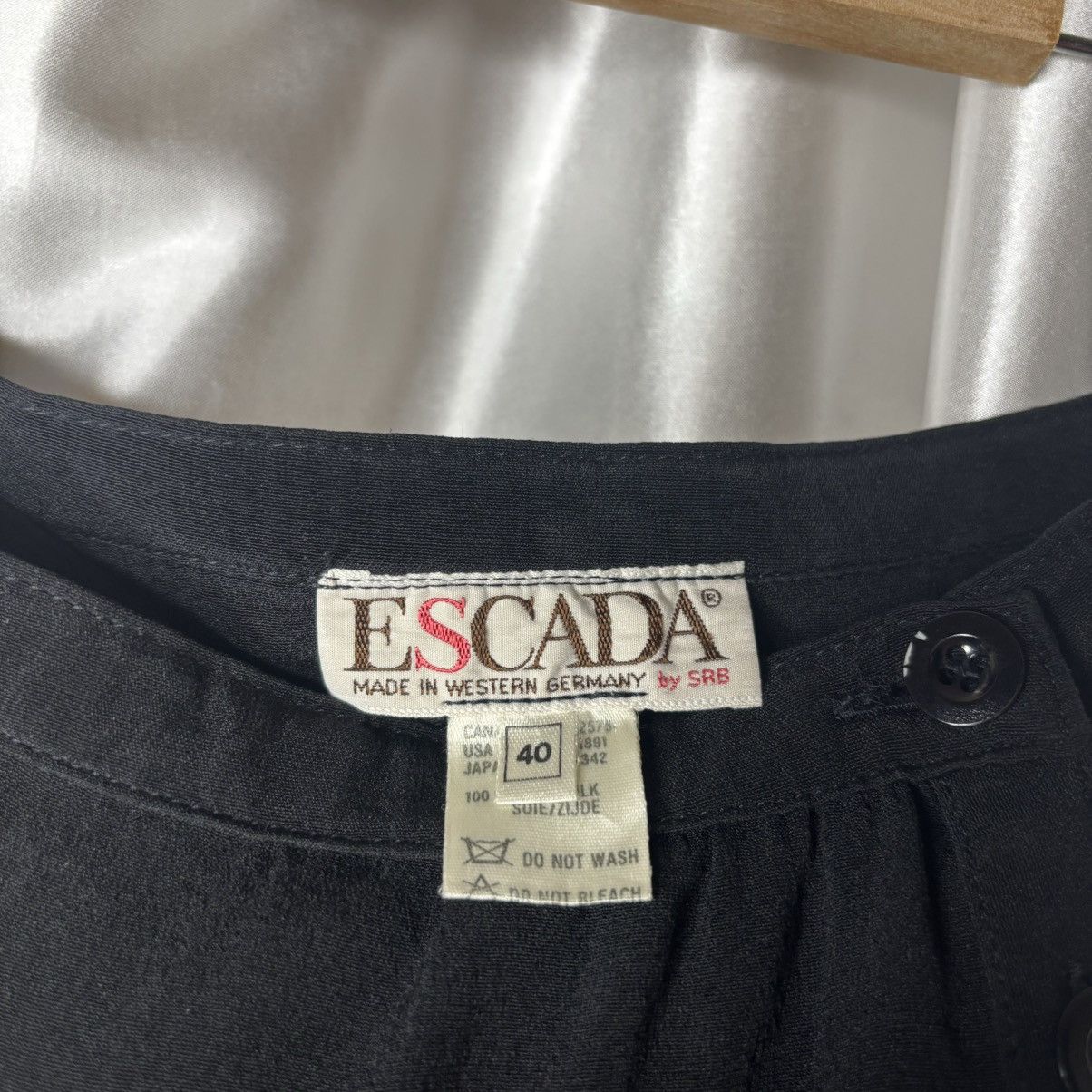 Escada vintage silk skirt Escada black oldmoney high waisted Size 27" / US 4 / IT 40 - 4 Thumbnail