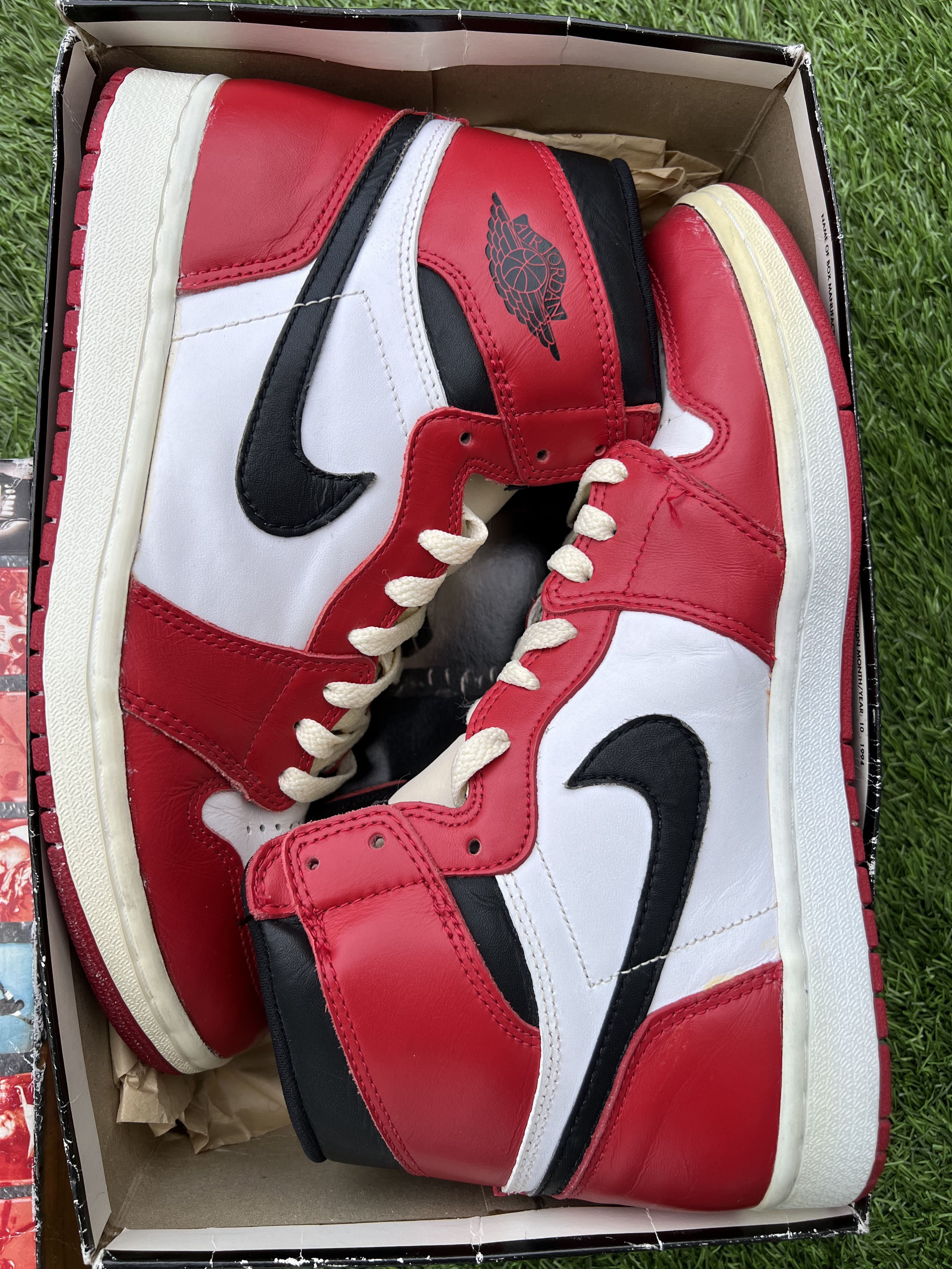 Jordan Brand Jordan 1 Retro High Chicago 1994 (Includes box and card) Size US 10.5 / EU 43-44 - 12 Thumbnail