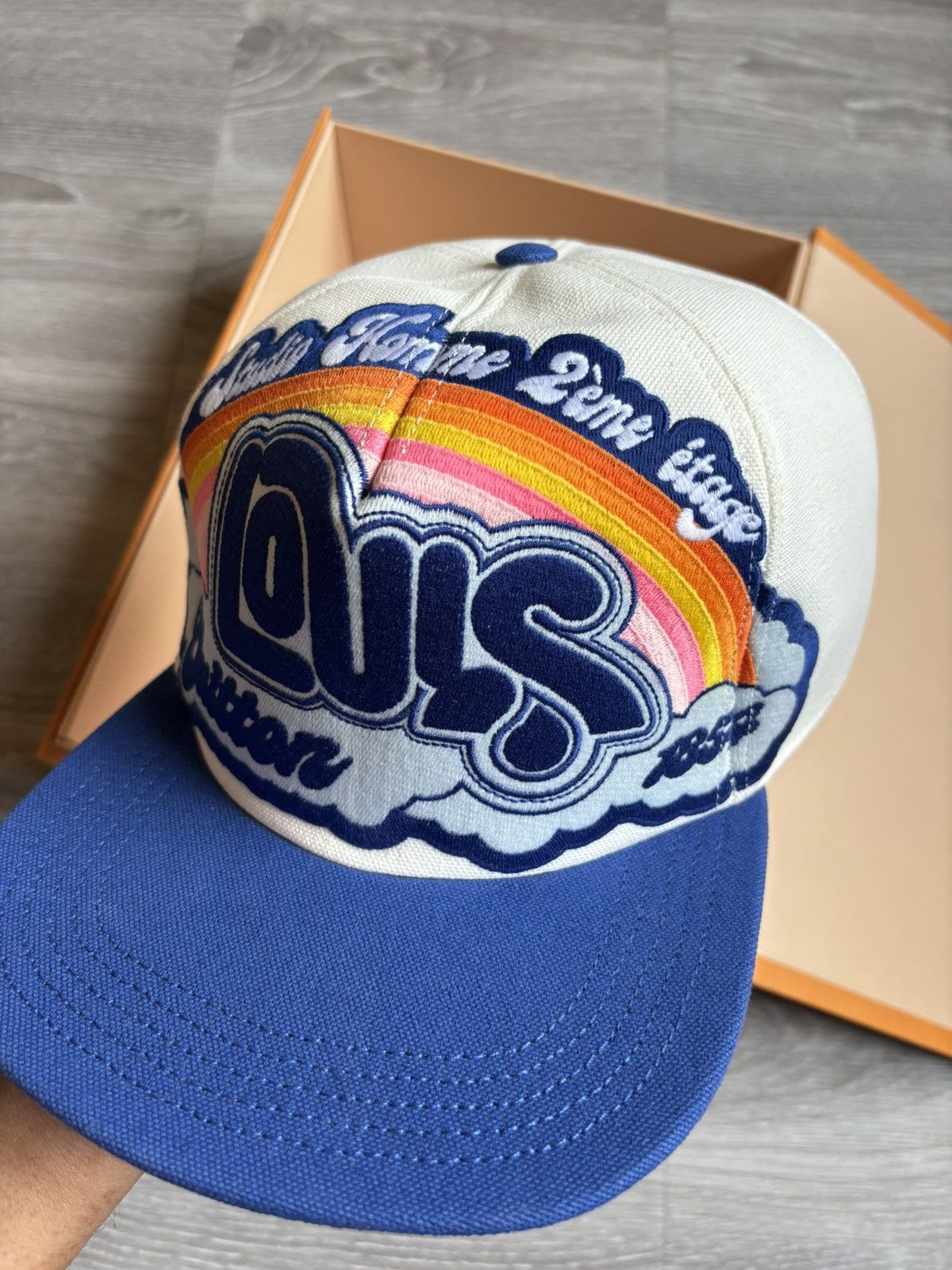 Louis Vuitton Louis Vuitton Rainbow Logo Hat SS23 Size ONE SIZE - 11 Thumbnail