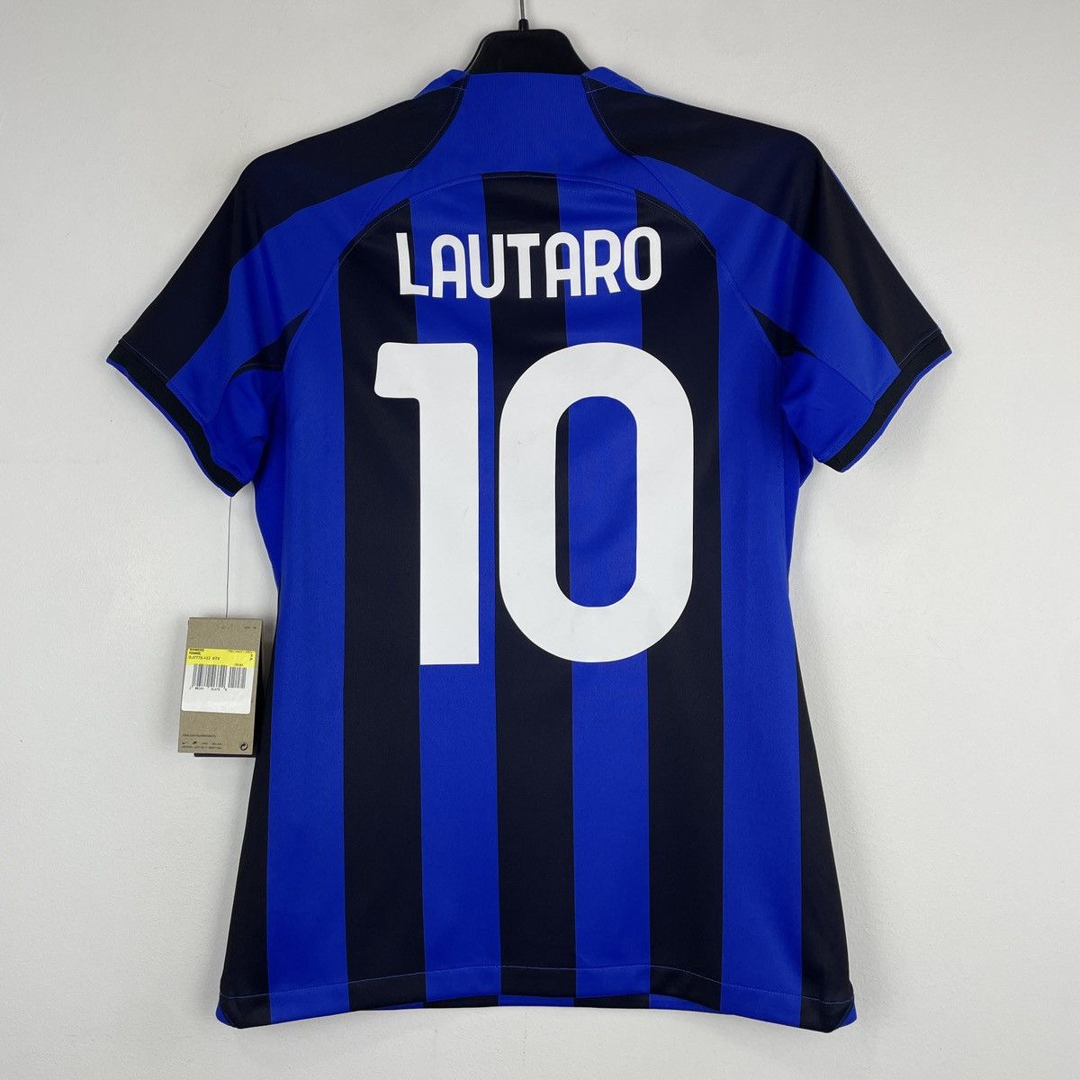 Nike Inter Milan Lautaro Martinez Home Jersey Women’s 2022/2023 Size S / US 4 / IT 40 - 1 Thumbnail