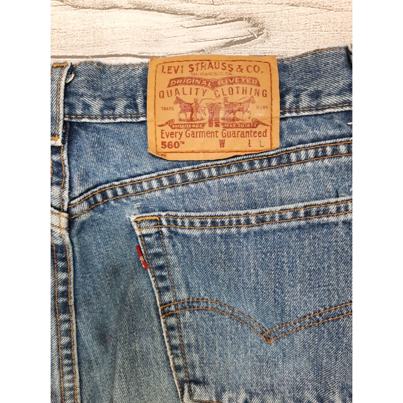 Levi's VINTAGE Levi's 560 Jeans Adult Womens Blue 90s Loose Fit Straight Leg 32x32 14 Regular US Made Mens? Size 24" / US 00 / IT 34 - 5 Thumbnail