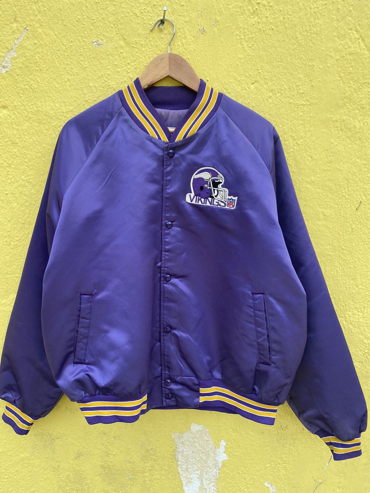 NFL Vintage minnesota viking nfl chalk line satin bomber jacket Size US XL / EU 56 / 4 - 5 Thumbnail