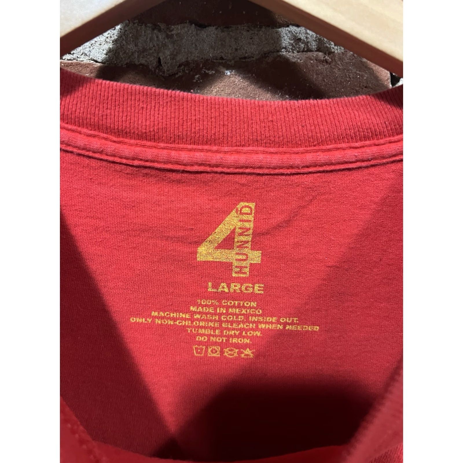 Vintage YG 4 Hunnid Mens Red Short Sleeve Bail Bonds Graphic T-shirt Size L Size US L / EU 52-54 / 3 - 3 Thumbnail