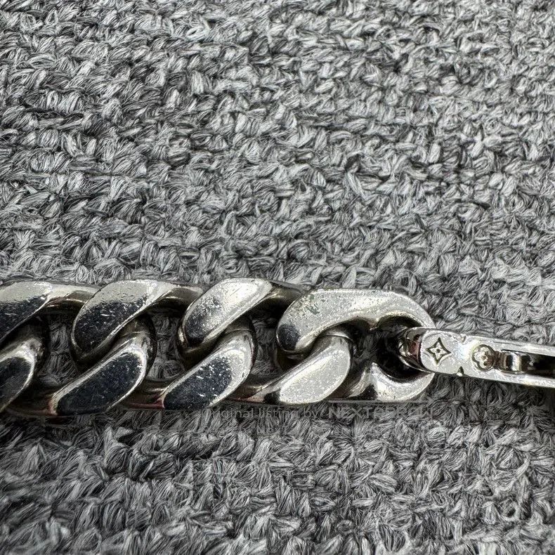 Louis Vuitton Louis Vuitton Silver Cuban Link Necklace. Size ONE SIZE - 4 Thumbnail
