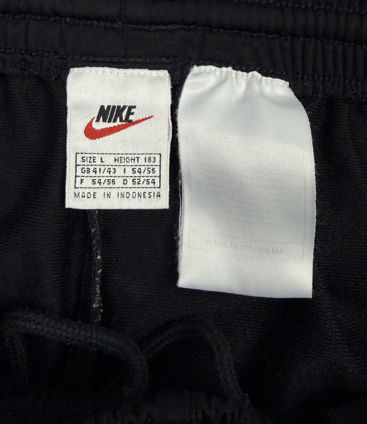 Nike Nike 90s Vintage Black Tracksuit Set Jacket Pants Y2K Retro Size US L / EU 52-54 / 3 - 21 Thumbnail