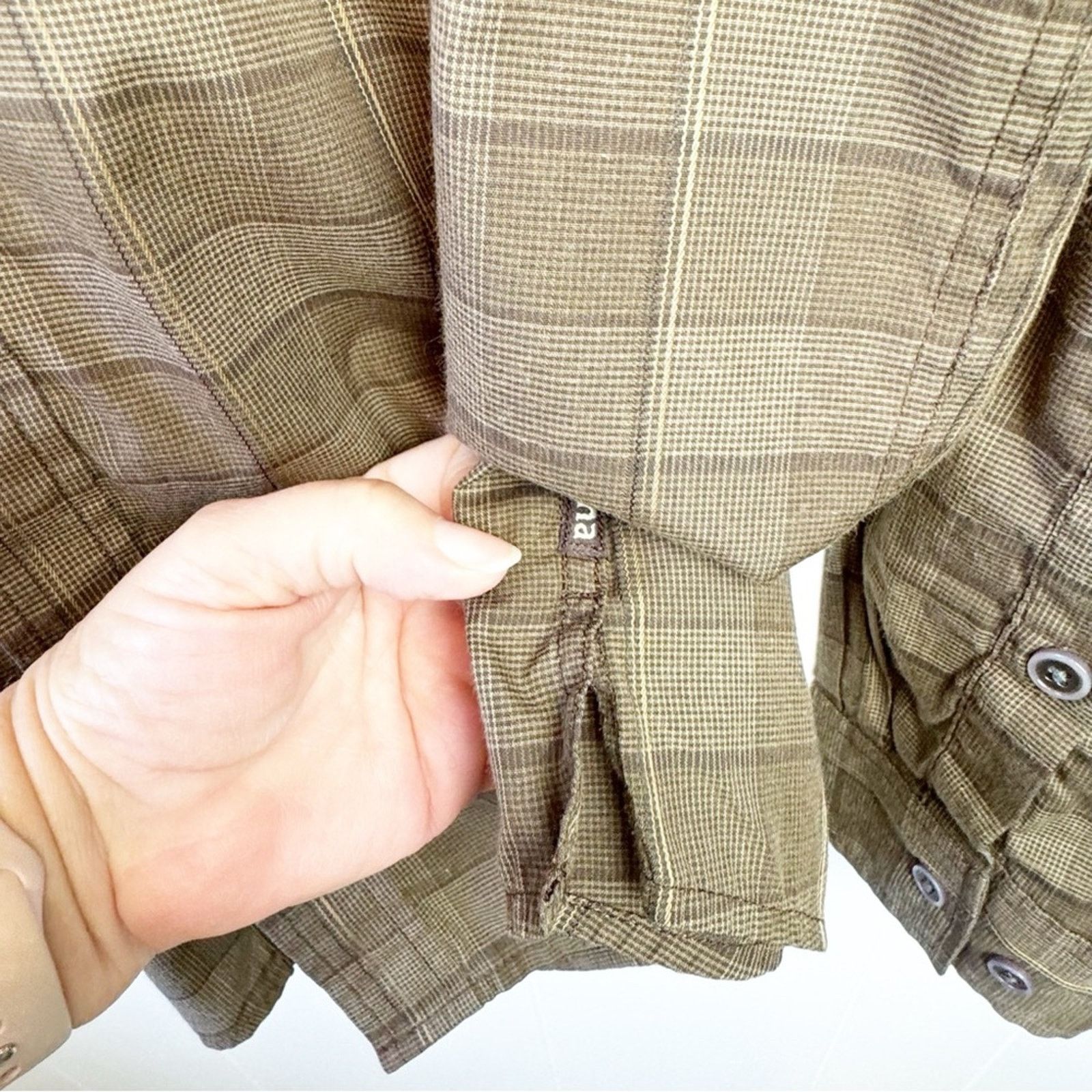 Prana Prana Brown Plaid Button Up Untuck Shirt Men’s Size Medium Size US M / EU 48-50 / 2 - 5 Thumbnail