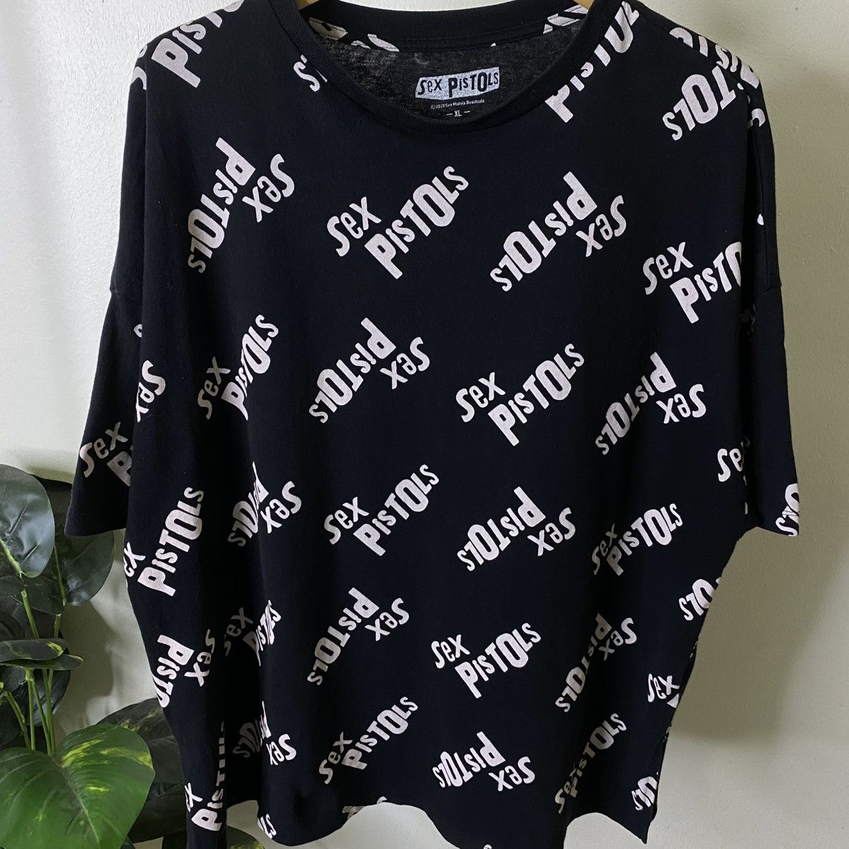 Band Tees GU x Sex Pistols Sid Vicious Anarchy Punk Collaboration Tee Size US XL / EU 56 / 4 - 2 Thumbnail