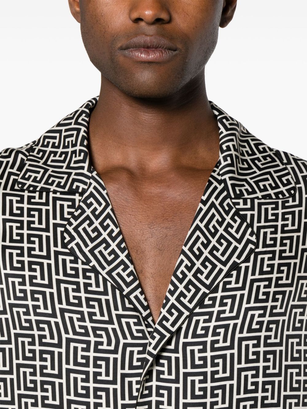 Balmain o1s1wg110925 Monogram Print Shirt in Black/White Size US XL / EU 56 / 4 - 5 Thumbnail