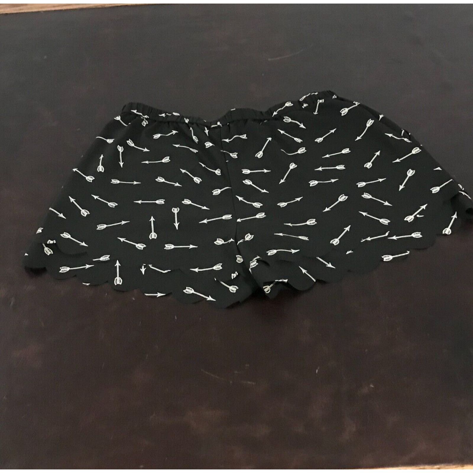 Anthropologie ANTHROPOLOGIE Eloise Black and White Arrow Print Shorts Size 30" / US 8 / IT 44 - 2 Thumbnail