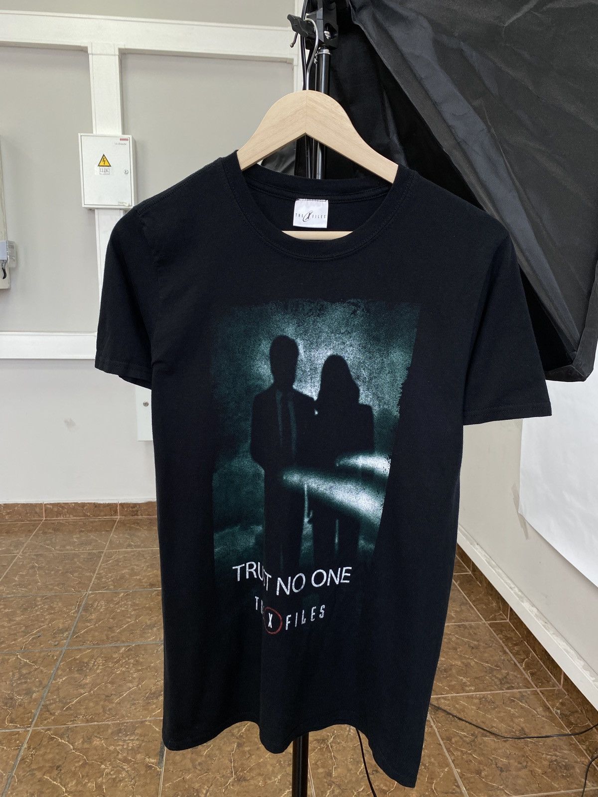 Vintage Vintage The X Files Trust No One Movie T-Shirt Y2K Tarantino Size US M / EU 48-50 / 2 - 1 Thumbnail