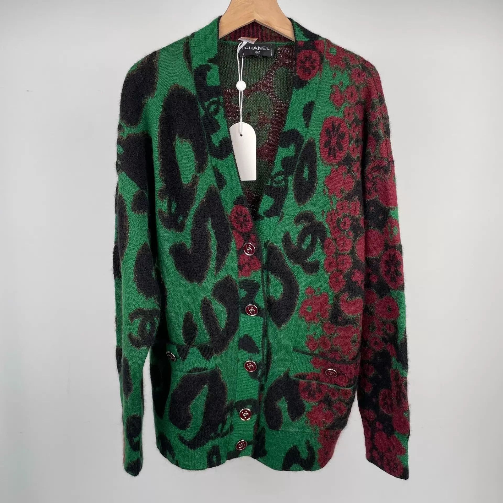 Chanel Chanel Leopard Print CC Green & Black Cardigan Size 34 Size XS / US 0-2 / IT 36-38 - 1 Thumbnail