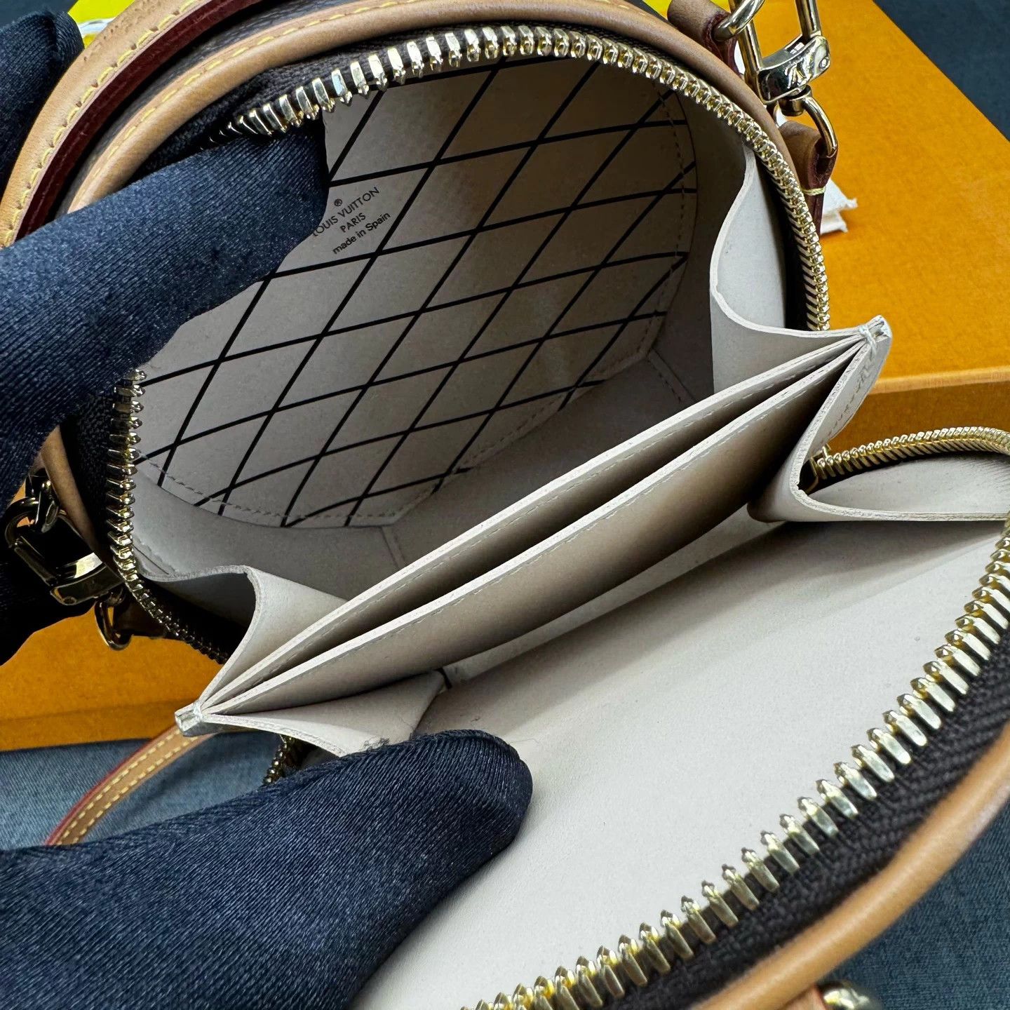 Louis Vuitton LV Monogram Boite Chapeau Mini Hard 2021 Purchased Size ONE SIZE - 6 Thumbnail