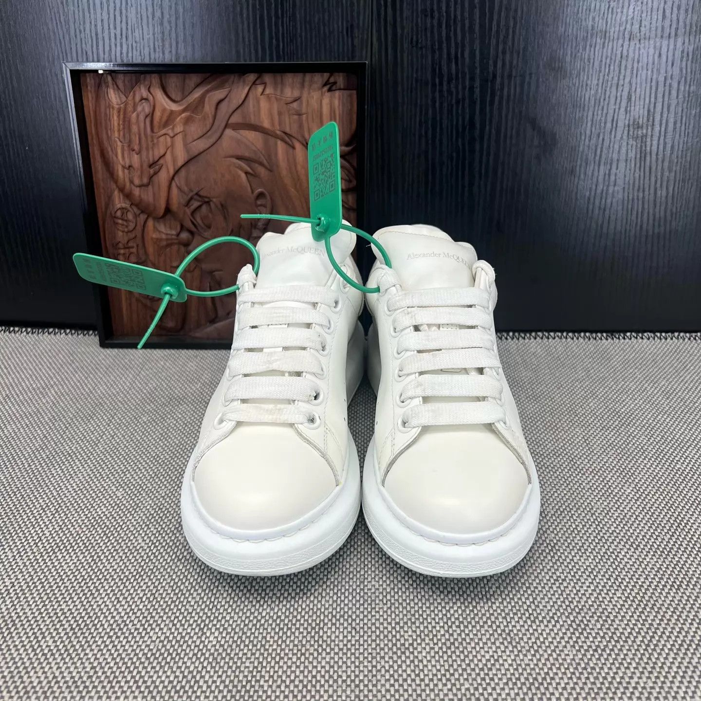 Alexander McQueen Alexander McQueen White/Gray Gray Tail Sneakers EUR 37 Size US 6.5 / IT 36.5 - 2 Thumbnail