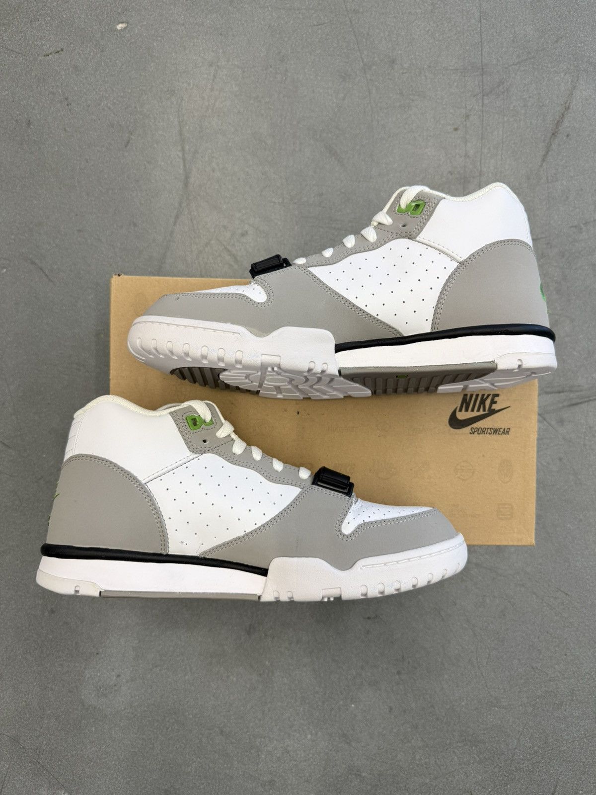 Nike 2012 Nike Air Trainer 1 Chlorophyll Size US 9 / EU 42 - 2 Thumbnail