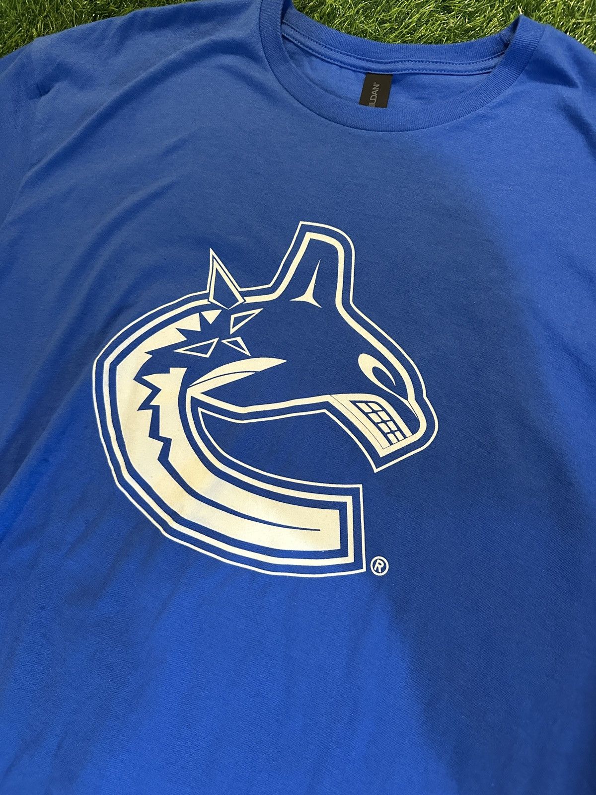 NHL Nhl vancouver canucks tee shirt size XL Size US XL / EU 56 / 4 - 2 Thumbnail