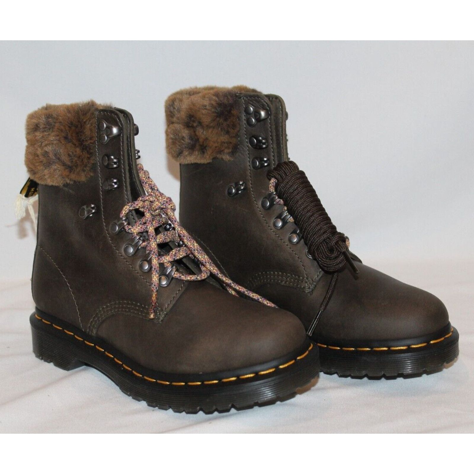 Dr. Martens NIB Dr. Martens Womens 1460 Serena Collar Leather Boots Sz 6 Size US 6 / IT 36 - 4 Thumbnail