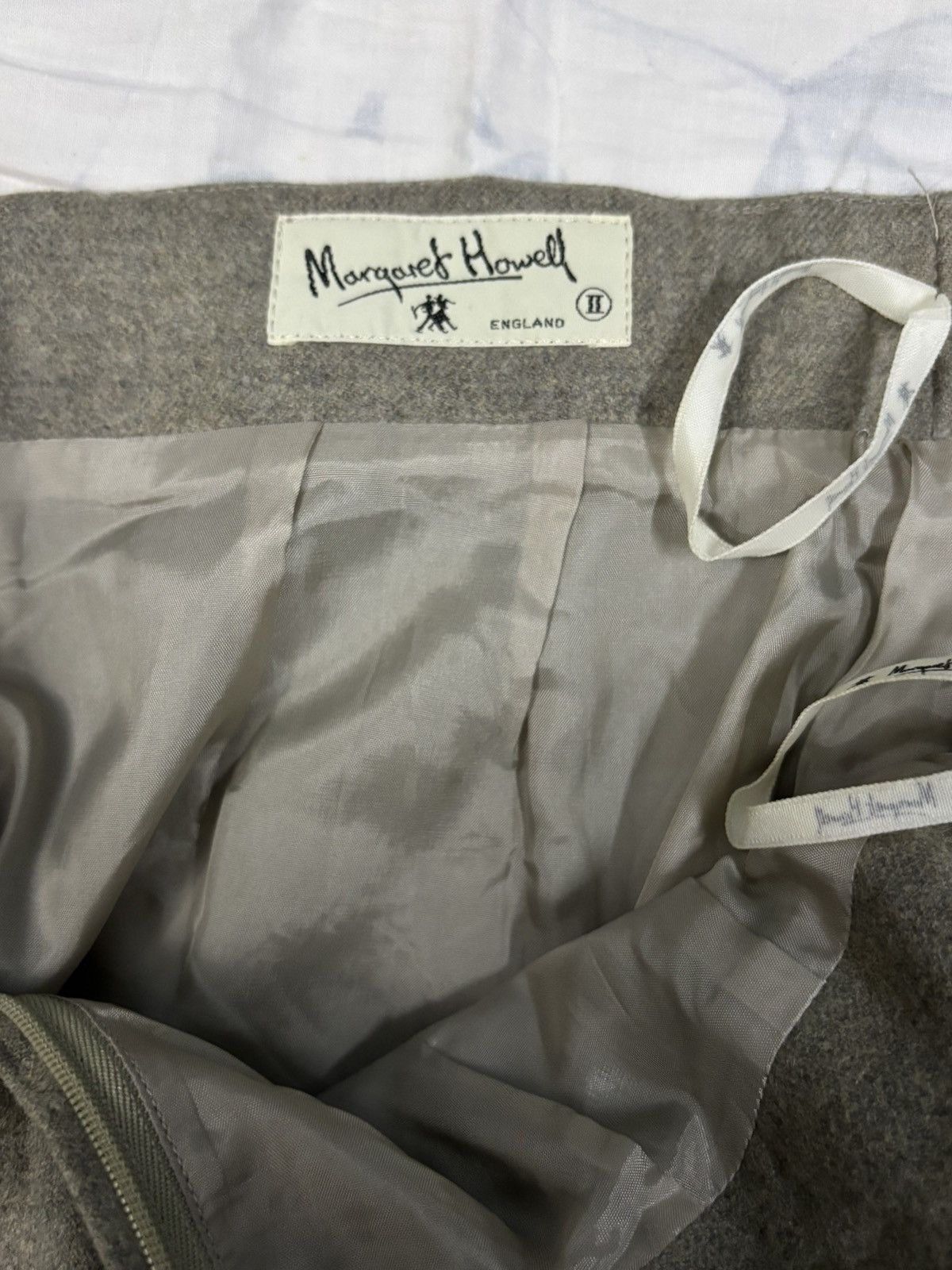 Margaret Howell Margaret Howell Wool Pleated Pencil Skirt in Khaki Green Size 24" / US 00 / IT 34 - 11 Thumbnail