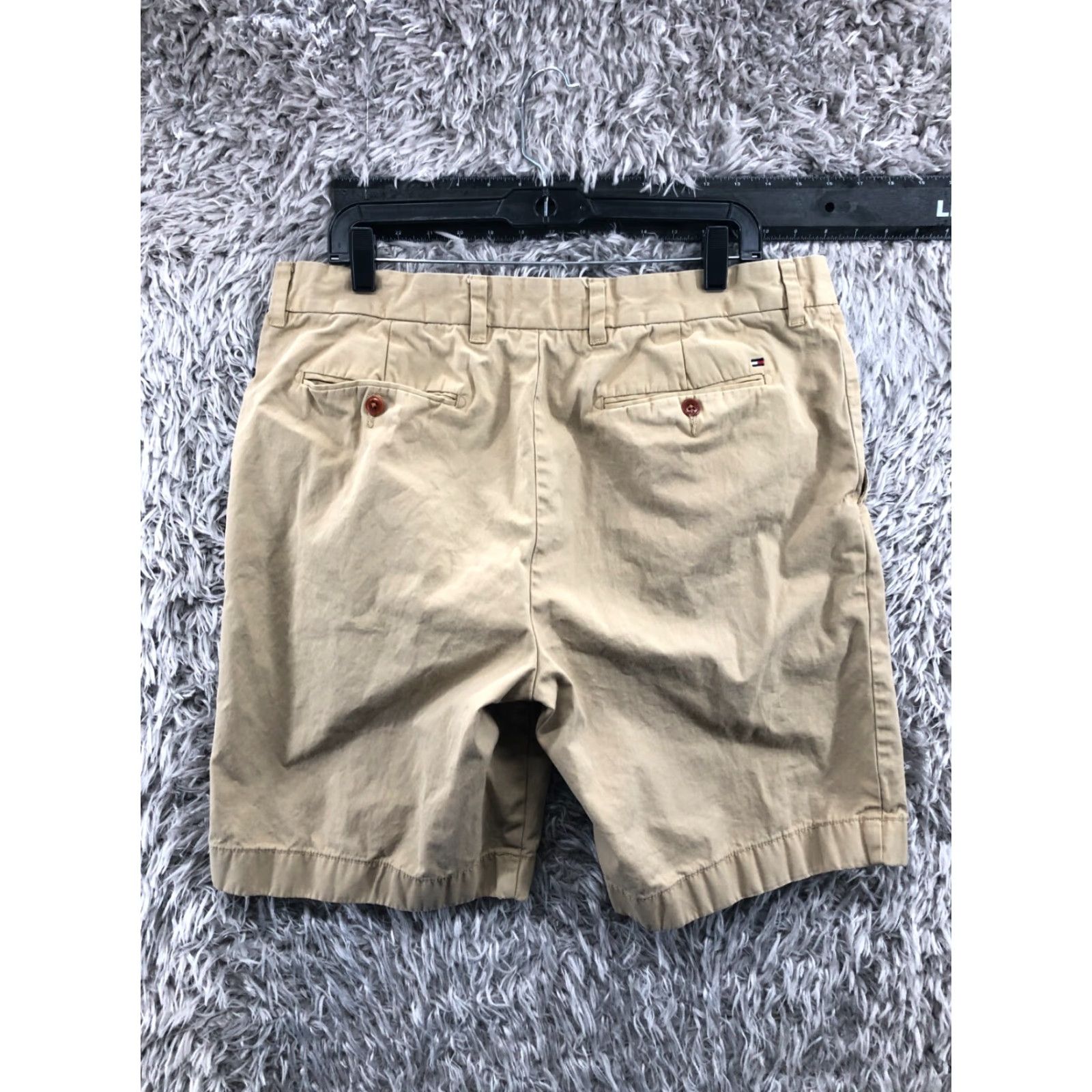 Tommy Hilfiger VINTAGE Tommy Hilfiger The Short Chino Shorts Mens Regular Waist 36 Beige Medium Wash 5-Pocket Logo Cotton Blend Flat Front Size US 36 / EU 52 - 4 Thumbnail
