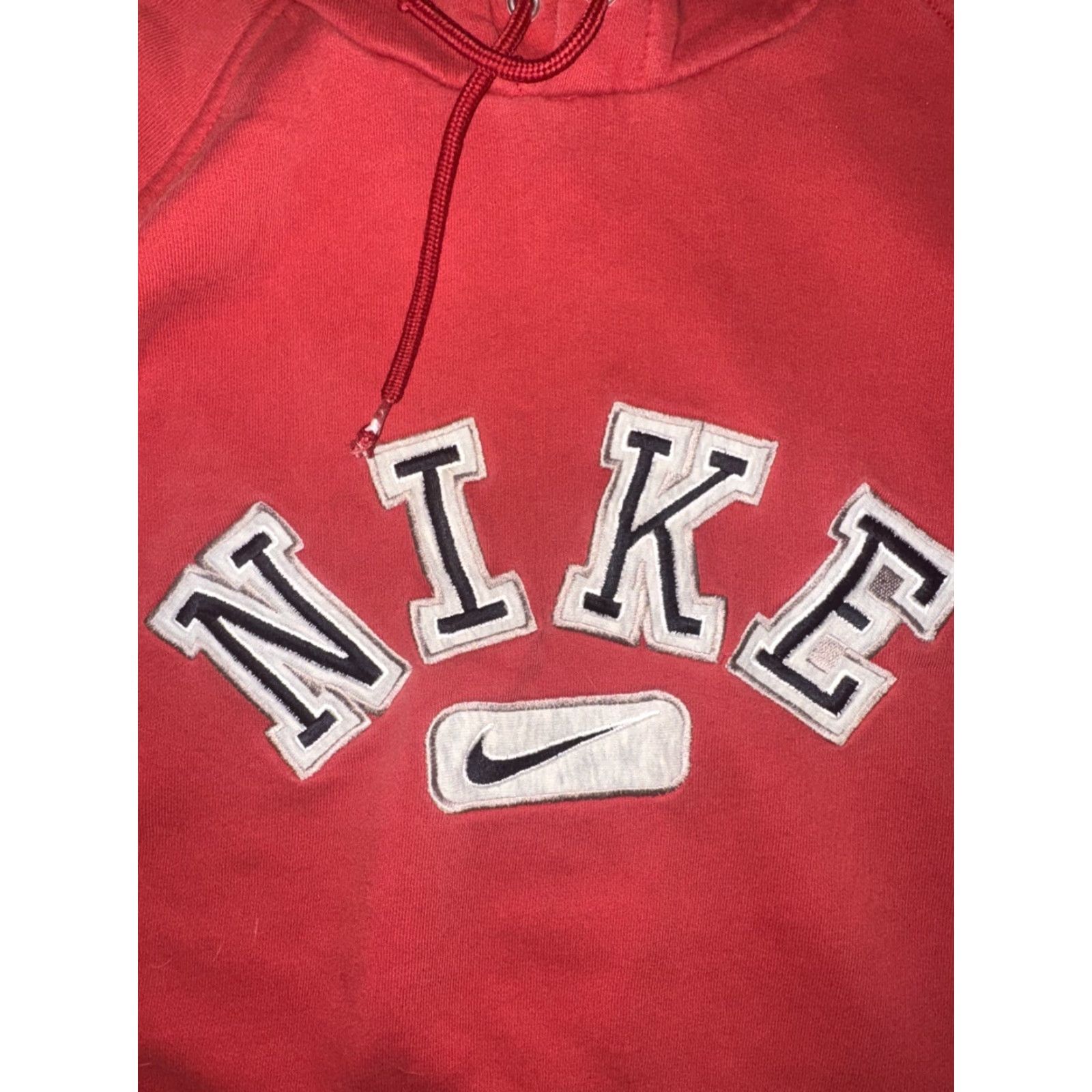 Nike VINTAGE Nike Silver Tag Hoodie Embroidered Swoosh Red Large Mens 22x27 Pullover 90s 2000s Baseball? Size US L / EU 52-54 / 3 - 2 Thumbnail
