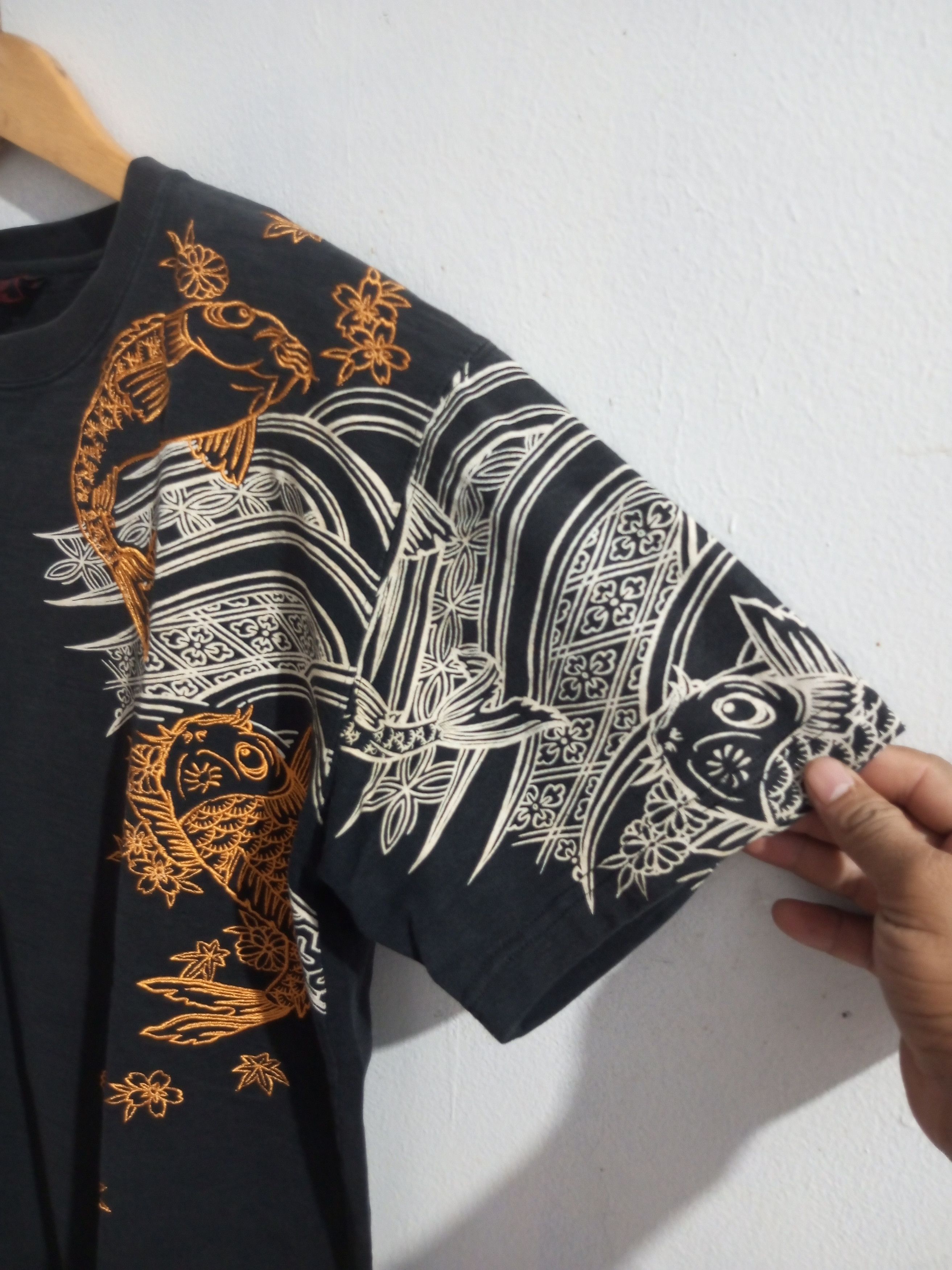 Karakuri Tamashii Vintage sukajan Embroidery koi sun fadded tee Size US L / EU 52-54 / 3 - 3 Thumbnail
