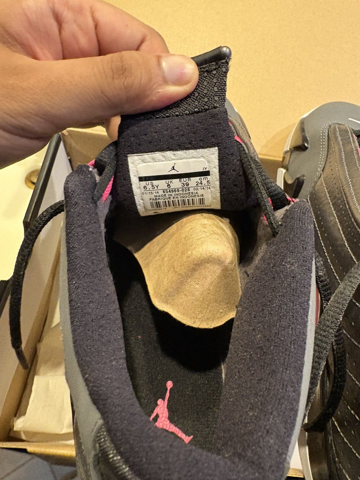 Jordan Brand × Nike Women’s Jordan 14 Retro Metallic Gray Hyper Pink Size US 6.5 / IT 36.5 - 4 Thumbnail