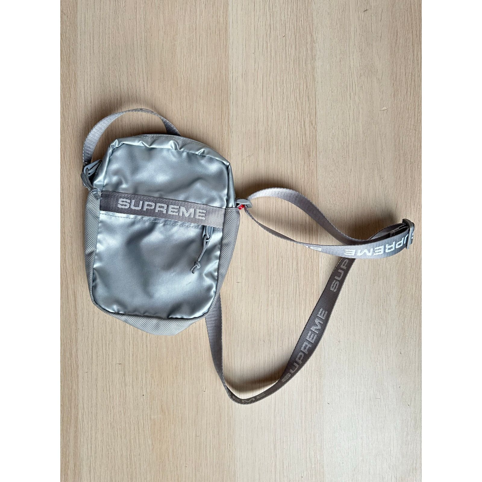 Supreme Supreme Silver Shoulder Bag (FW22) - Mint Size ONE SIZE - 1 Thumbnail