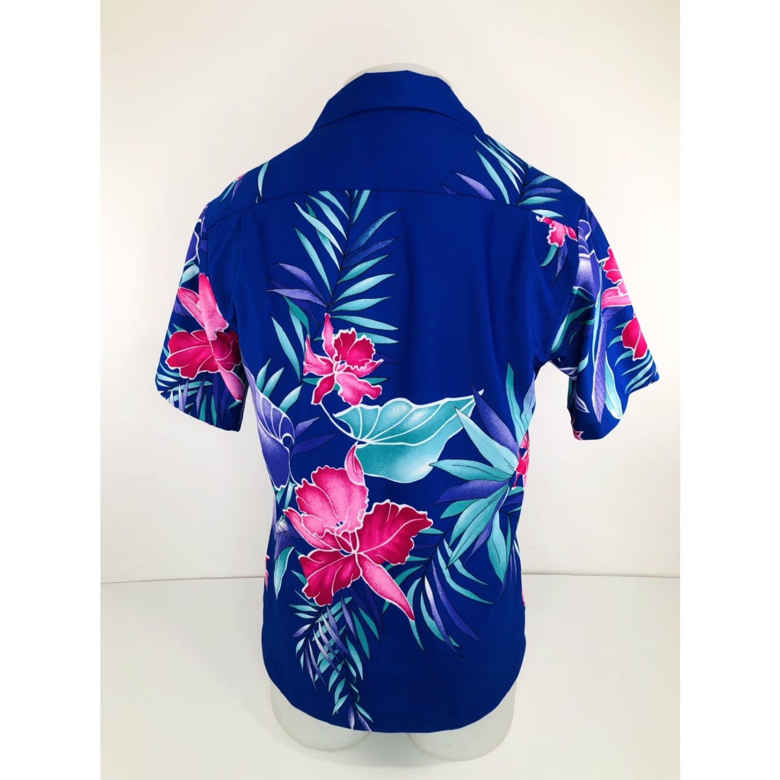 Vintage WALTAH CLARKE'S Floral Hawaiian Mens S Shirt - Short Sleeve Button-Up, Blue, Vintage EXCELLENT S/M Size US M / EU 48-50 / 2 - 4 Thumbnail