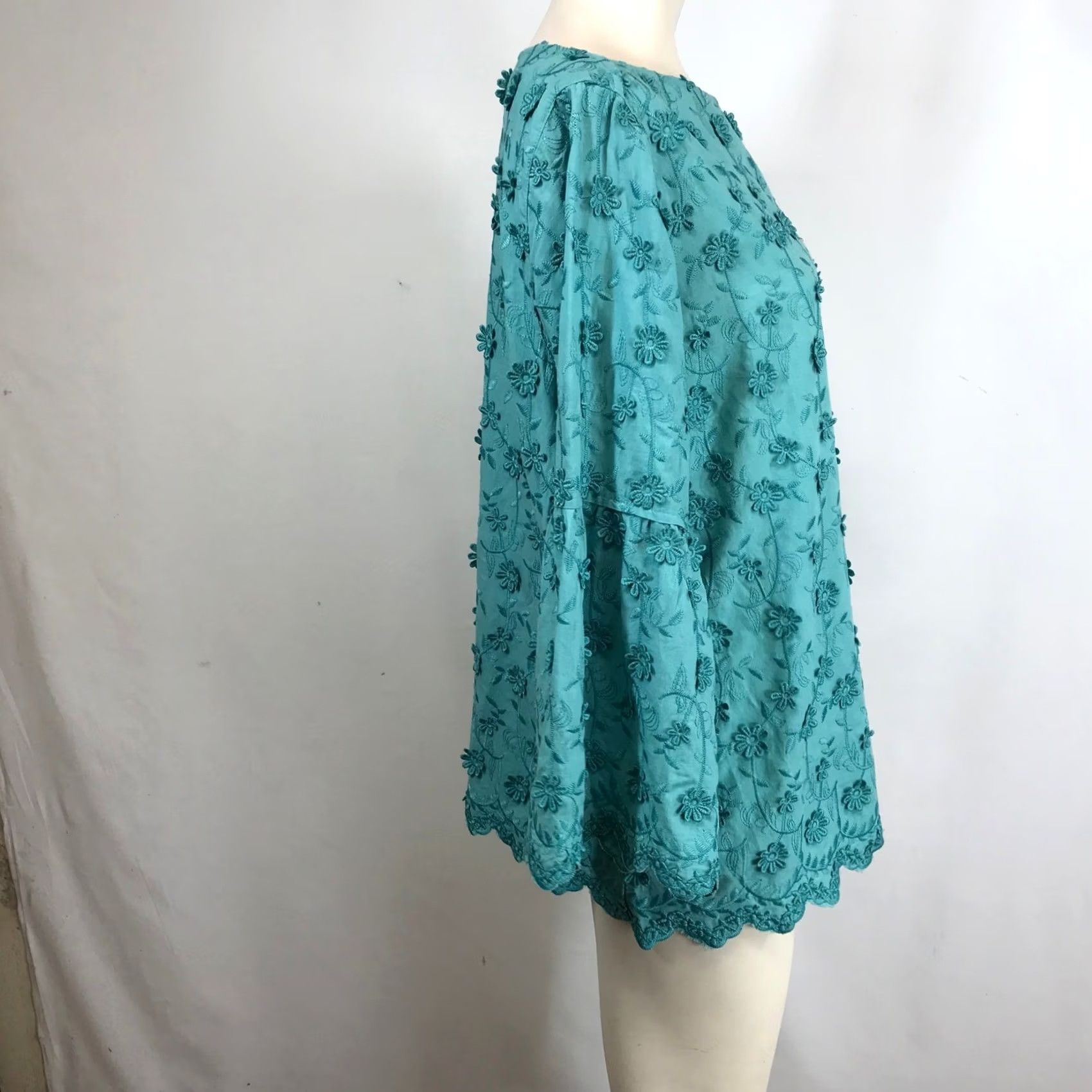 Soft Surroundings Soft Surrounding Turquoise Embroidered Floral Bell Sleeve Tunic Top PL Plus Size Size L / US 10 / IT 46 - 4 Thumbnail