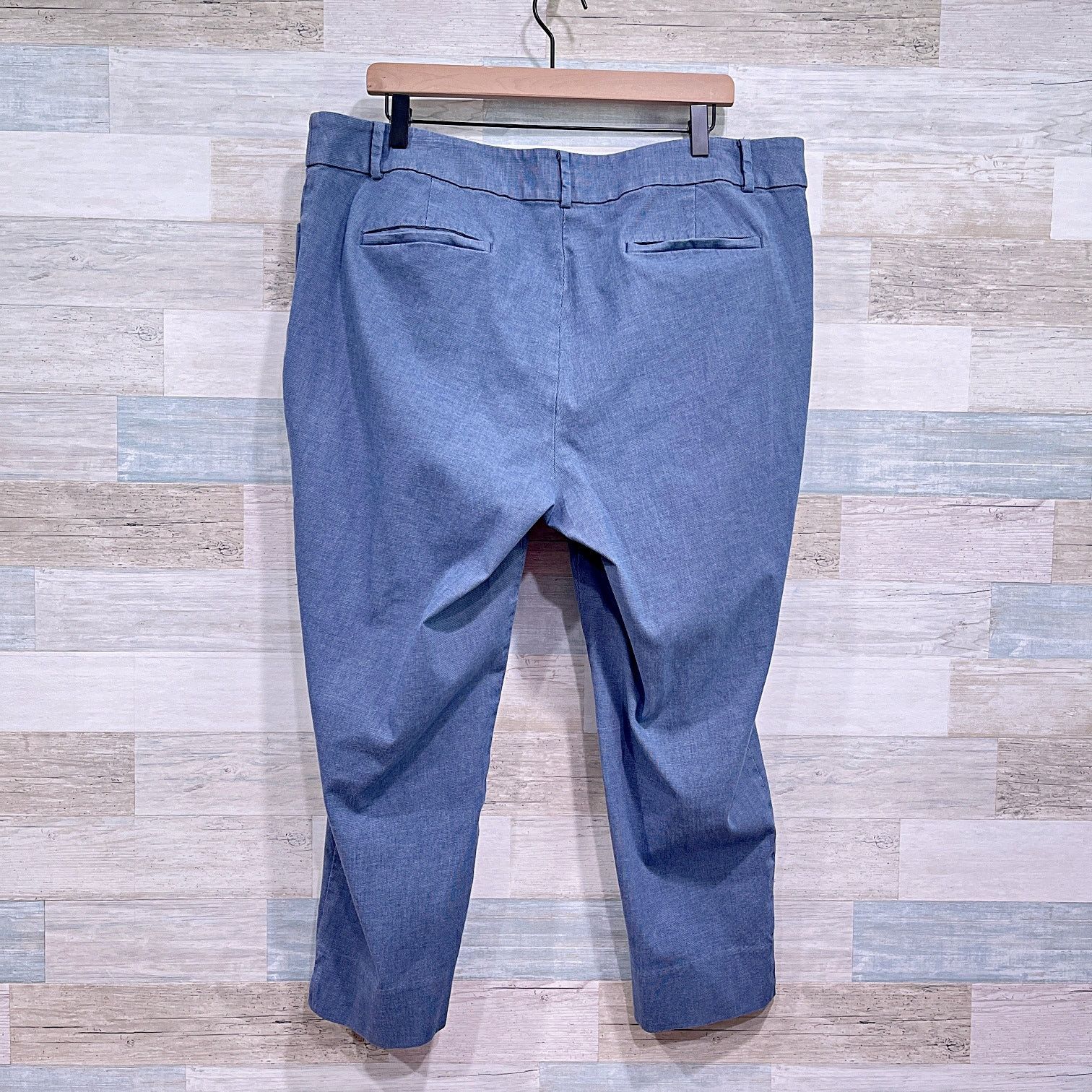 Loft LOFT PLUS Chambray Riviera Crop Pants Blue Womens 16 Size 38" / US 16 / IT 52 - 4 Thumbnail