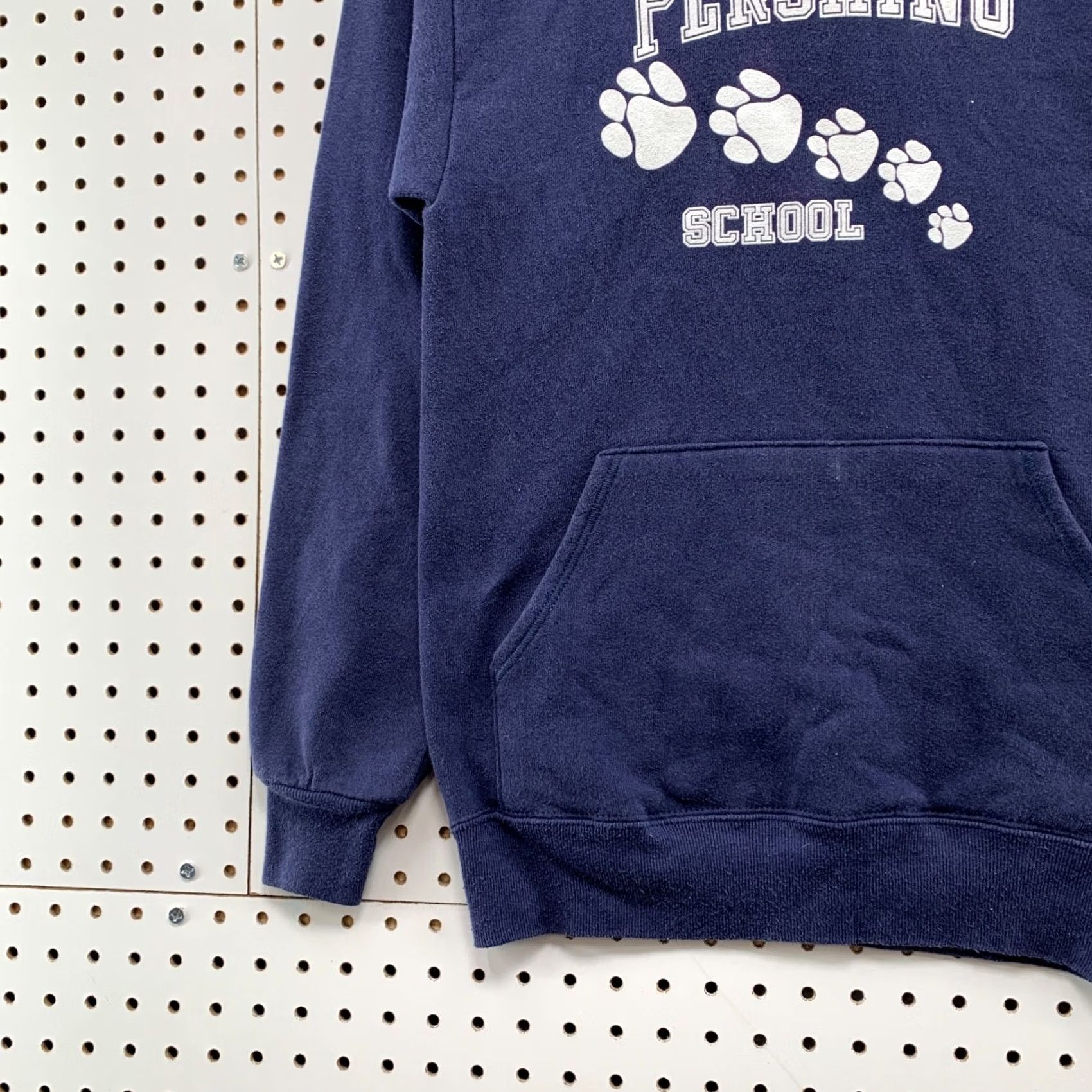 Jerzees VINTAGE Pershing School Hoodie Mens Small Blue Paw Print Graphic USA 90s Hoodie Mens S Blue Paw Print 90s School VTG 90s USA Size US S / EU 44-46 / 1 - 7 Thumbnail