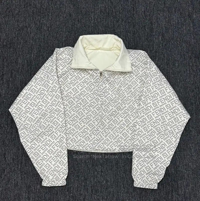 Fendi Fendi Cropped Jacket in Beige Polyester . Size M / US 6-8 / IT 42-44 - 2 Thumbnail