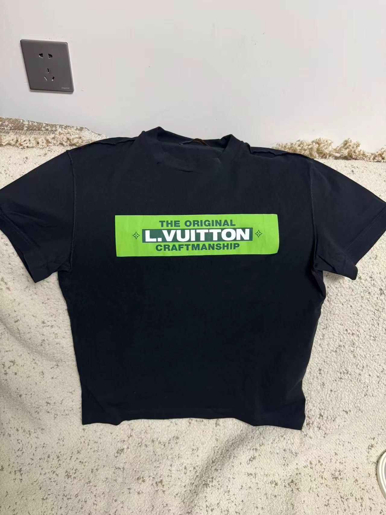 Louis Vuitton LV Short Sleeve Tee S New Without Tags Size S / US 4 / IT 40 - 1 Thumbnail