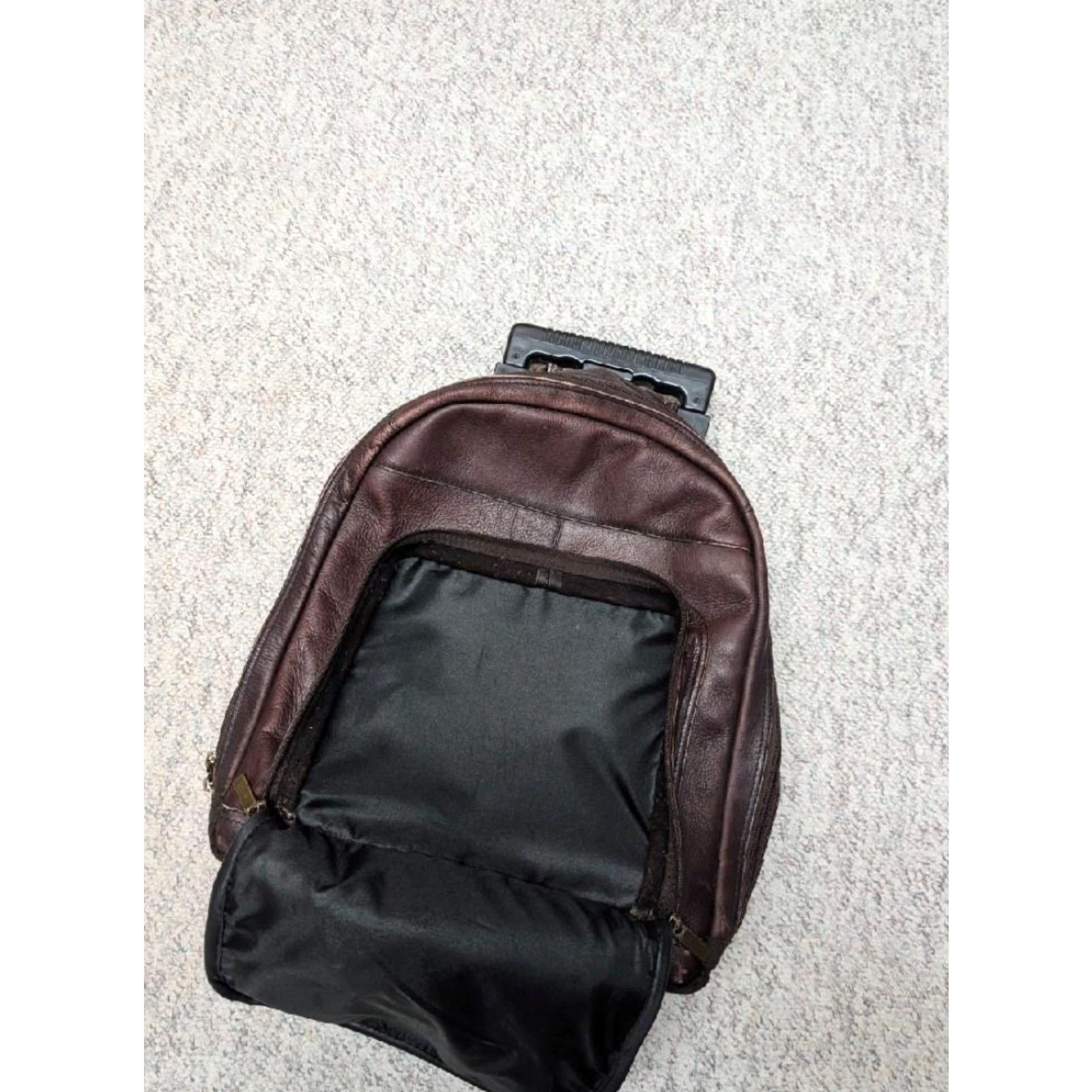 Vintage VINTAGE COLUMBIA LEATHER BACKPACK Brown Leather Cowhide Travel Rollin g Carry-on Unisex Adults Medium 18x14x8" Backpack Brown 90s 2000s Mens Women s Size ONE SIZE - 7 Thumbnail