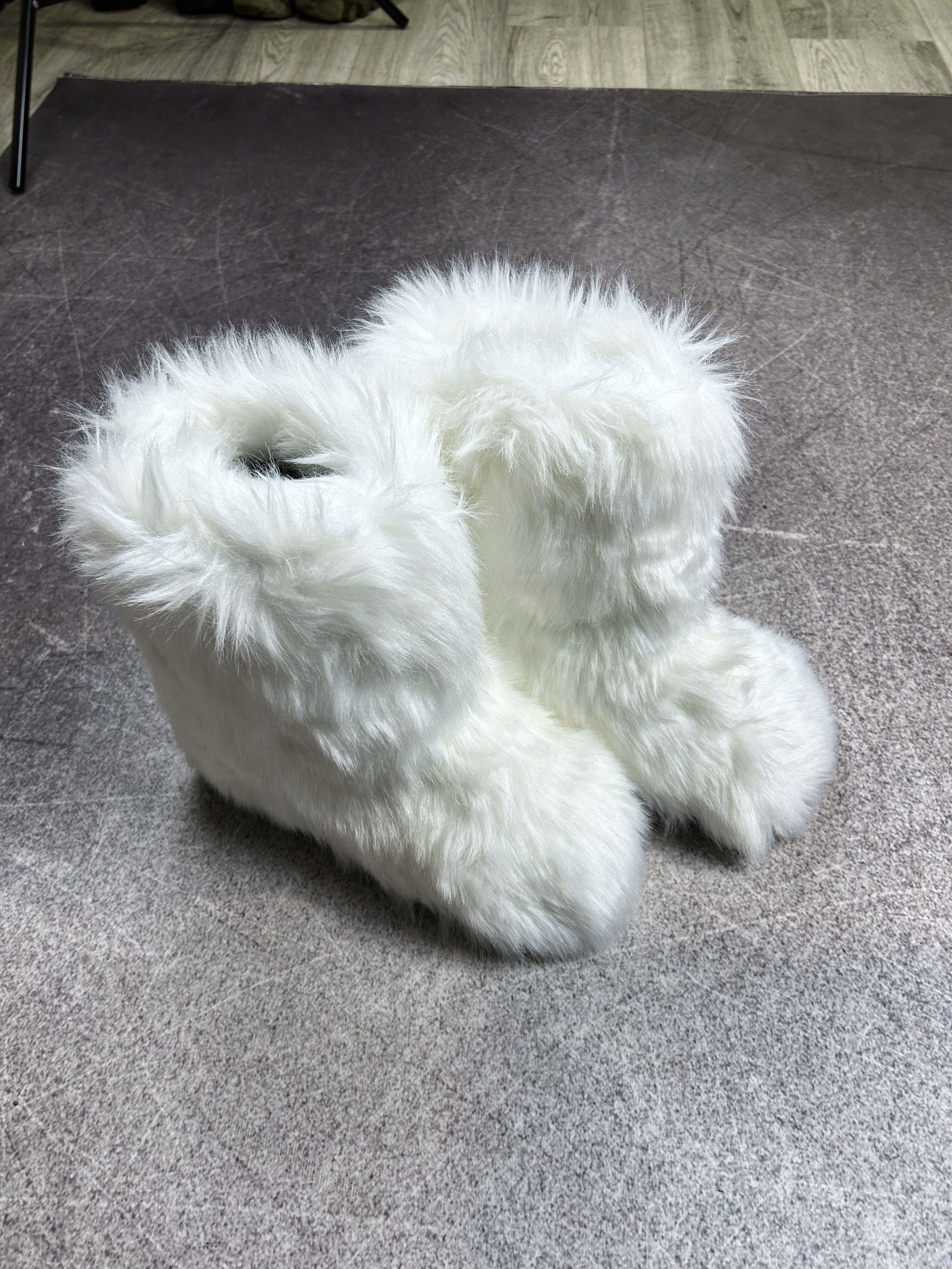 Hysteric Glamour Fur Boots White Fluffy Winter Coquette Y2K Snow Bunny Core Size US 5.5 / EU 38 - 1 Thumbnail