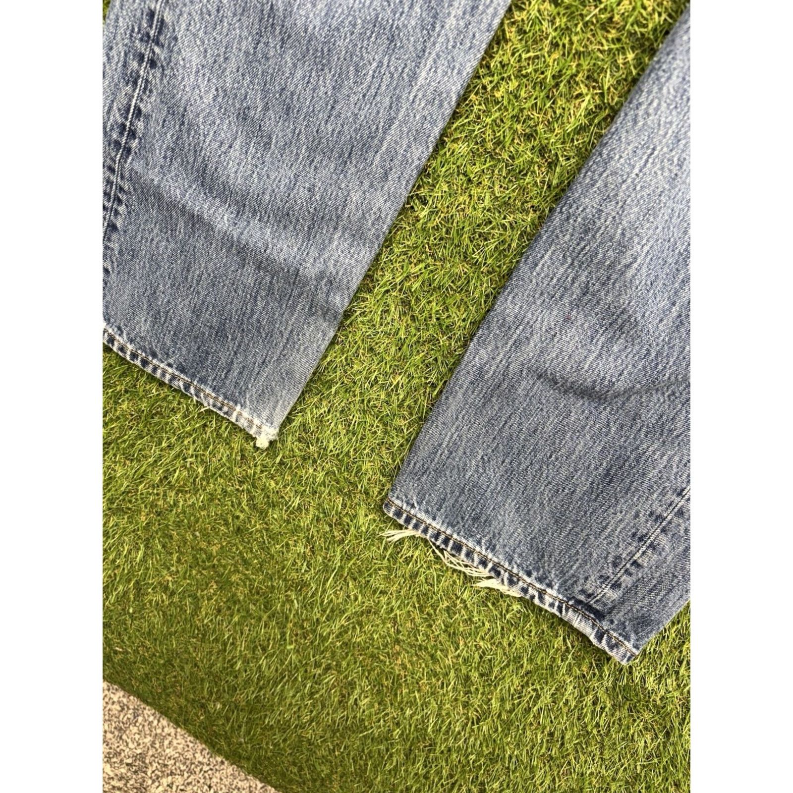 Levi's Levi's 501 Jeans Mens 34x30 Straight Denim Cotton Button Fly Work Regular Blue 5-Pocket Style Classic USA Size US 34 / EU 50 - 3 Thumbnail