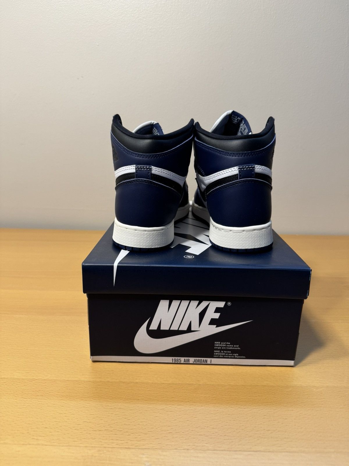 Nike Air Jordan 1 Retro High OG GS 'Midnight Navy' Size US 6 / EU 39 - 3 Thumbnail