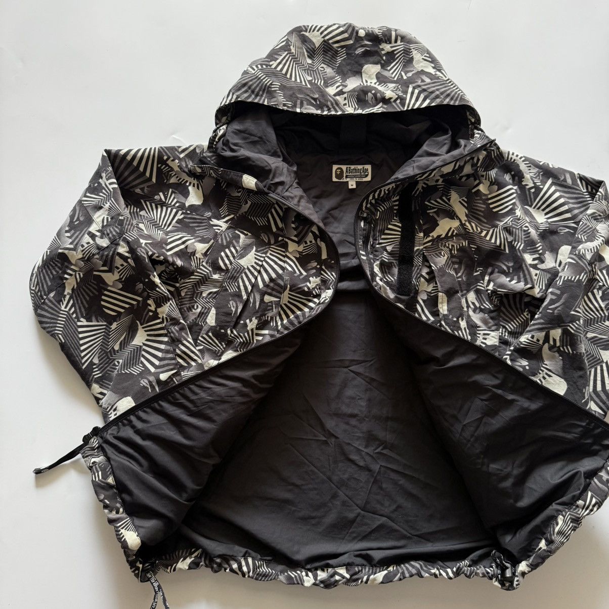 Bape BAPE Dazzle Camo Snowboard Jacket Rare Monochromatic Pattern Size US M / EU 48-50 / 2 - 5 Thumbnail