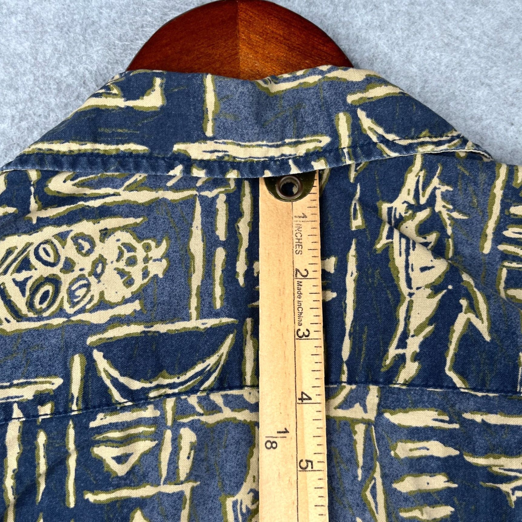 Abercrombie & Fitch Abercrombie & Fitch Tribal Print Shirt XL Navy Short Sleeve Button-Up Mens Size US XL / EU 56 / 4 - 7 Thumbnail