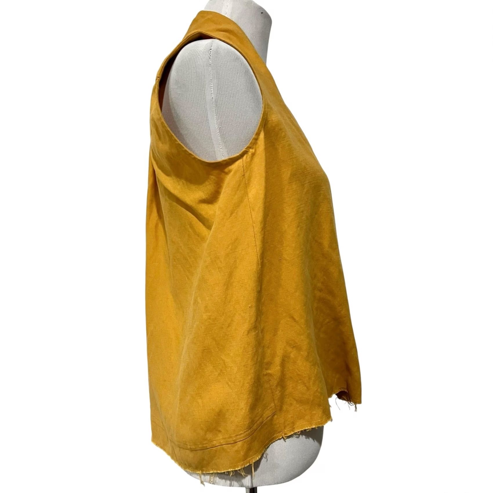 Vintage Shosh Women’s Top Linen Blend Sleeveless Button Front V-Neck XS Yellow Blouse (Shosh) Women’s XS Linen Sleeveless Shirt Size XS / US 0-2 / IT 36-38 - 5 Thumbnail