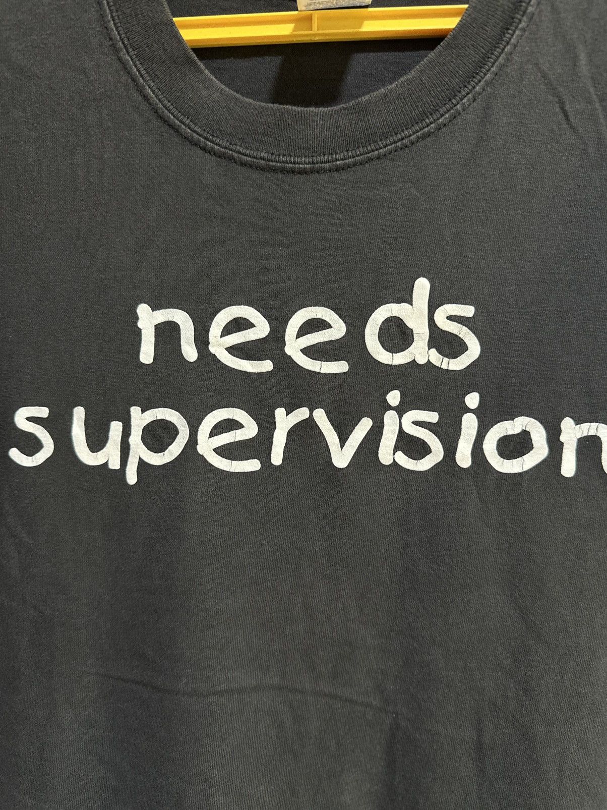 Gildan × Sears × Vintage Vintage Needs Supervision Faded Tee Size US M / EU 48-50 / 2 - 2 Thumbnail