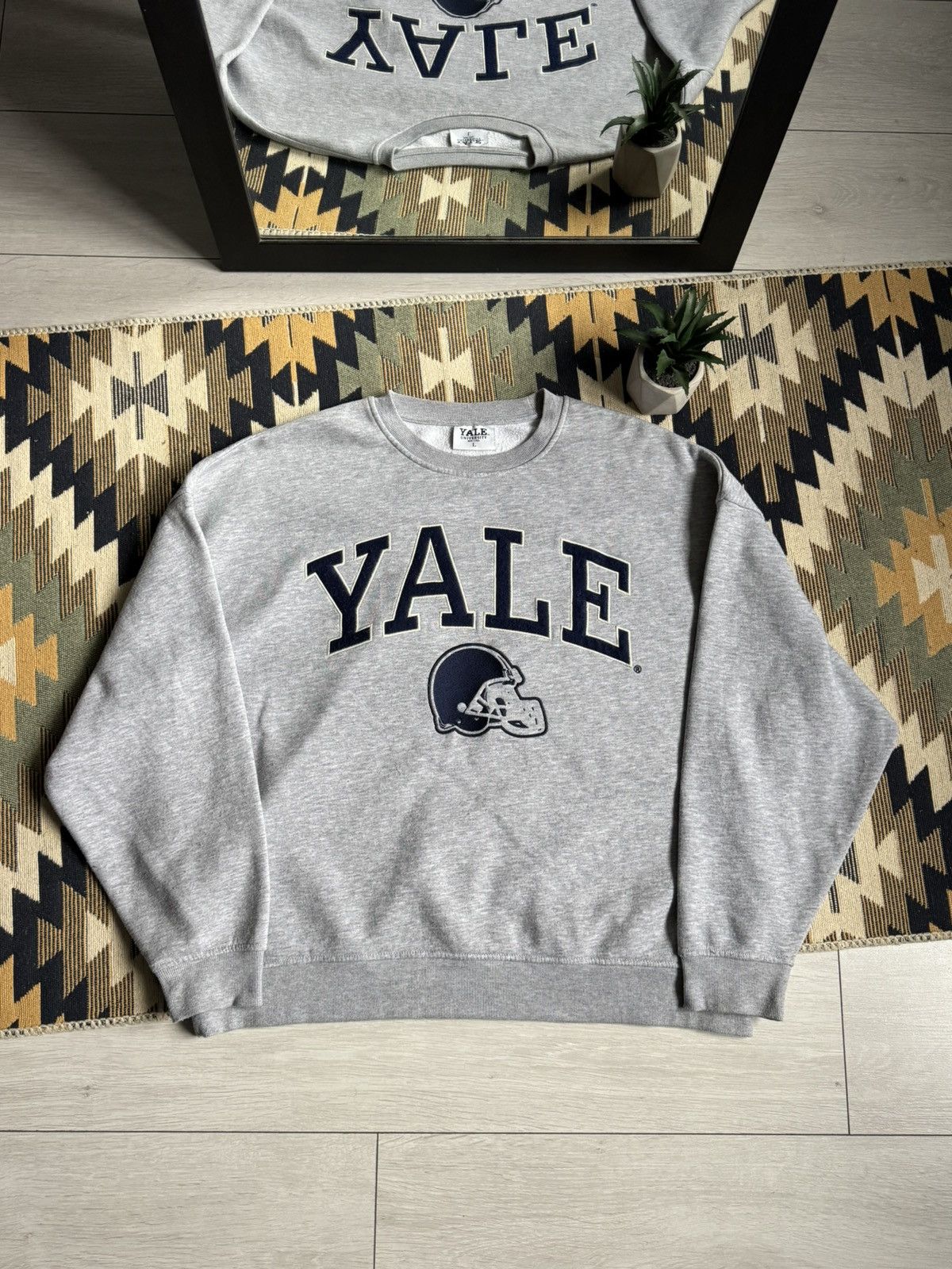 Vintage Vintage Yale University Oversized Sweatshirt Size US L / EU 52-54 / 3 - 6 Thumbnail