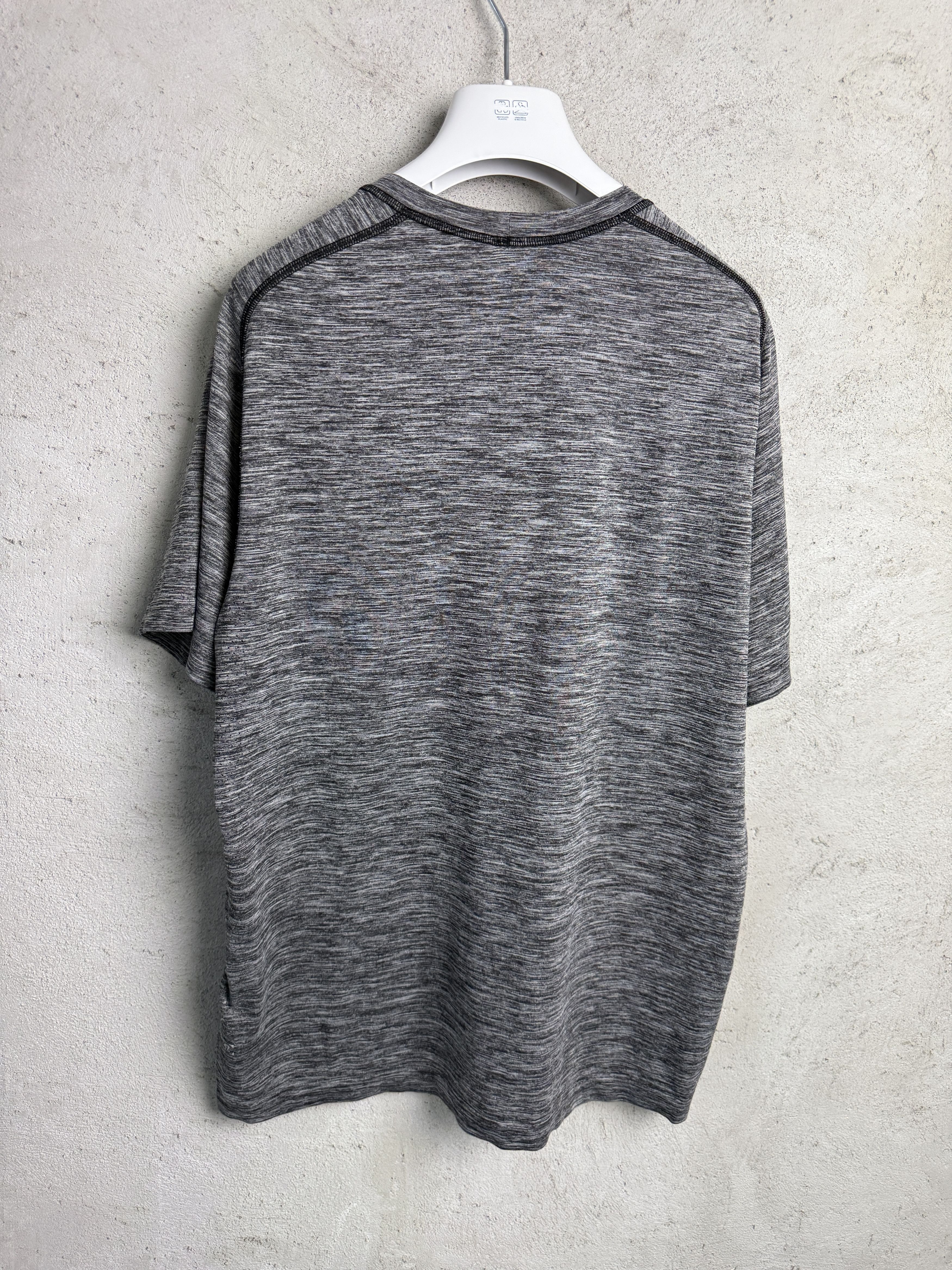 Lululemon Lululemon t-shirt tee sport gym yoga pilates Size US L / EU 52-54 / 3 - 1 Thumbnail