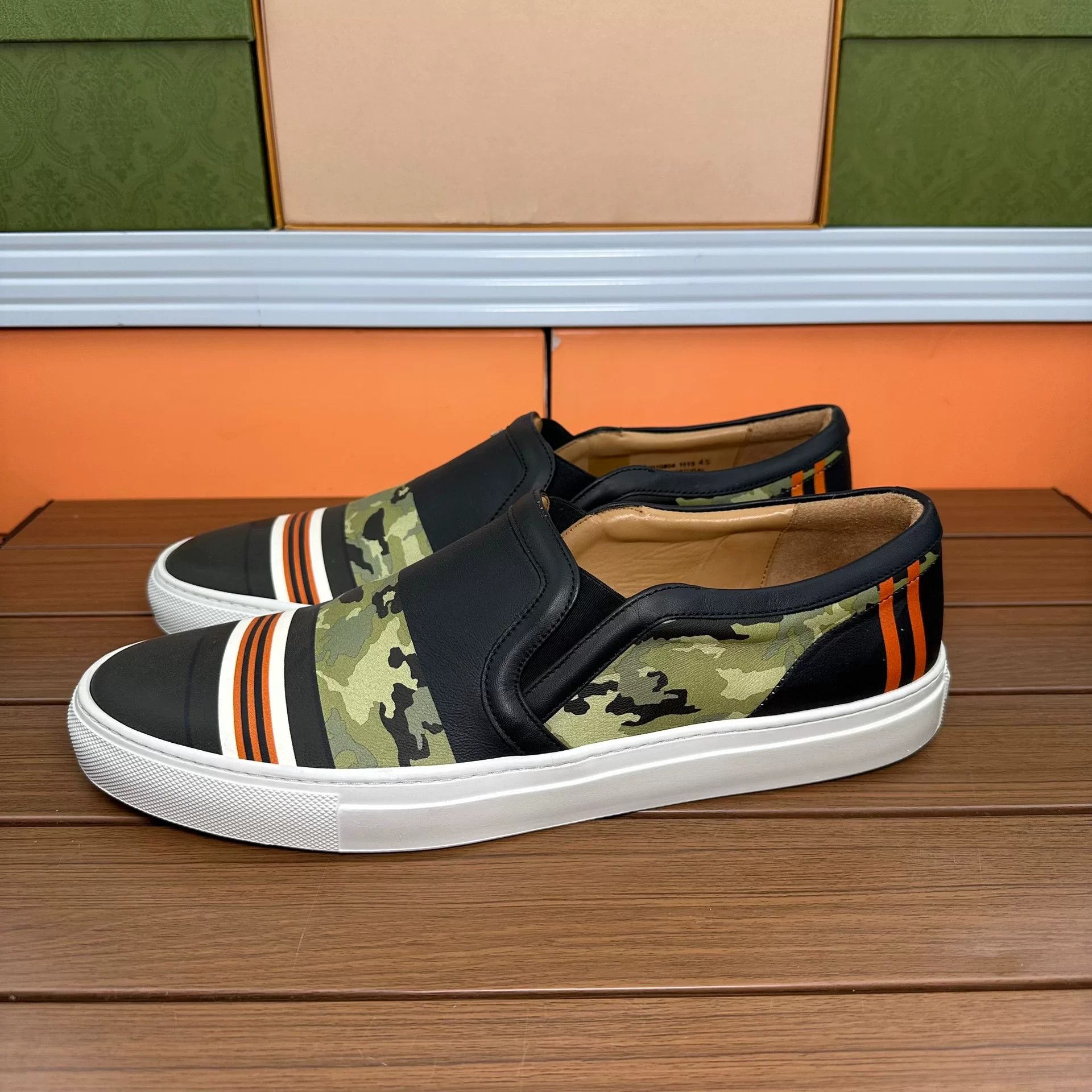 Givenchy Givenchy Lowtop Sneakers 12 Men Size US 12 / EU 45 - 1 Thumbnail