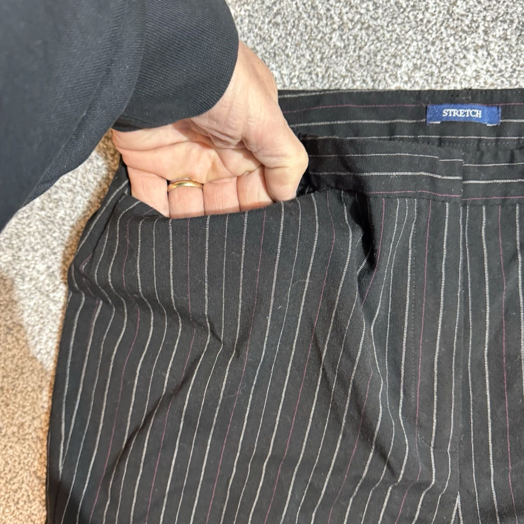 Evan Picone Evan Picone Dress Pants Womens 12 Pinstripe Office Chic Dark Academia Minimalist Casual Business Formal Straight Leg Pants Womens 12 Black Pinstripe Size 34" / US 12 / IT 48 - 6 Thumbnail
