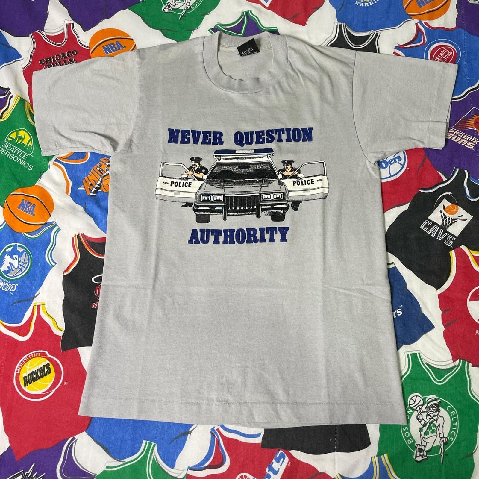 Vintage Vintage 90s Cops Police Never Question Authority T-Shirt Size US M / EU 48-50 / 2 - 1 Thumbnail