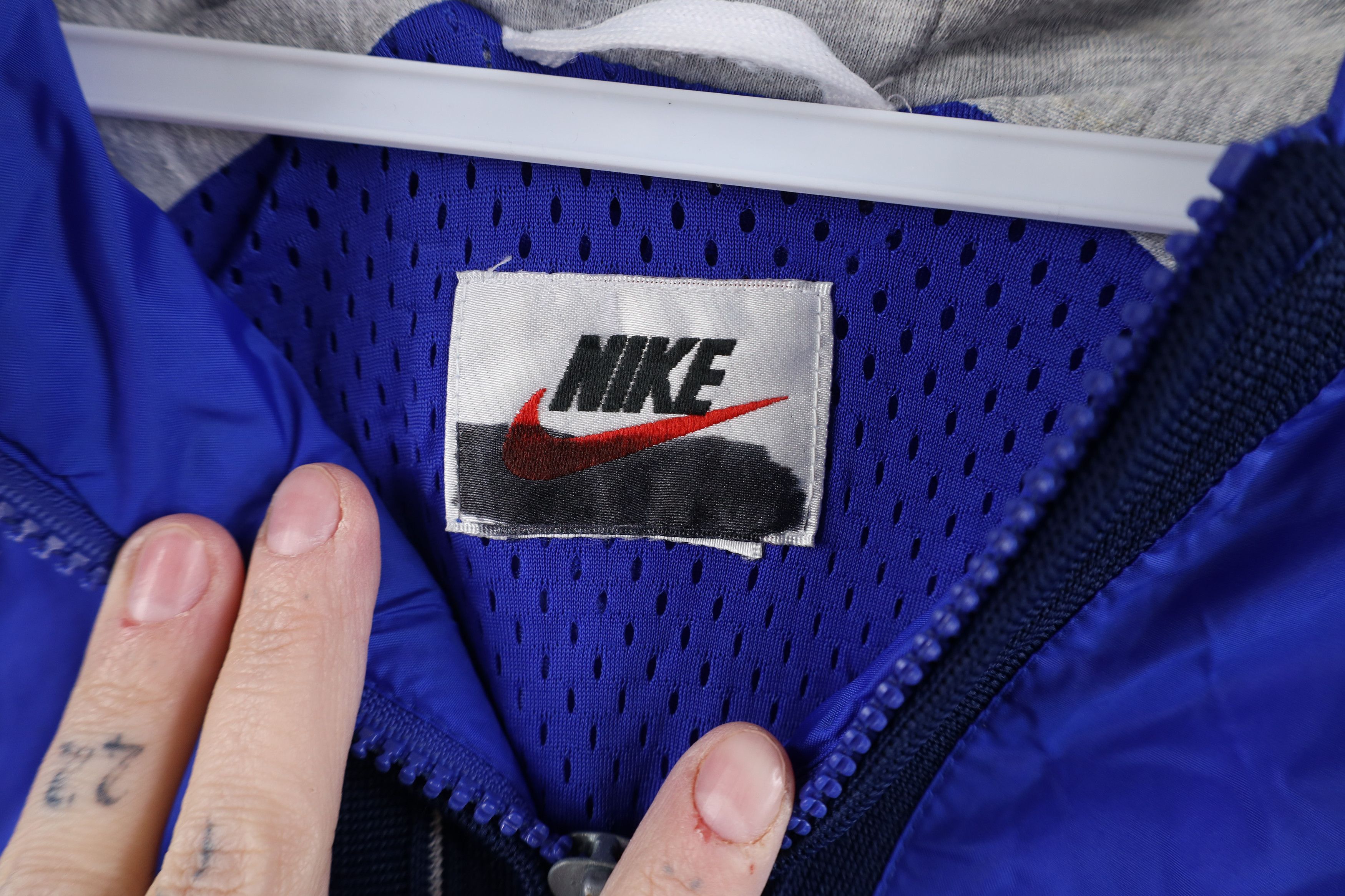 Nike Vintage 90s Nike Swoosh Full Zip Hooded Windbreaker Jacket Size US S / EU 44-46 / 1 - 9 Thumbnail
