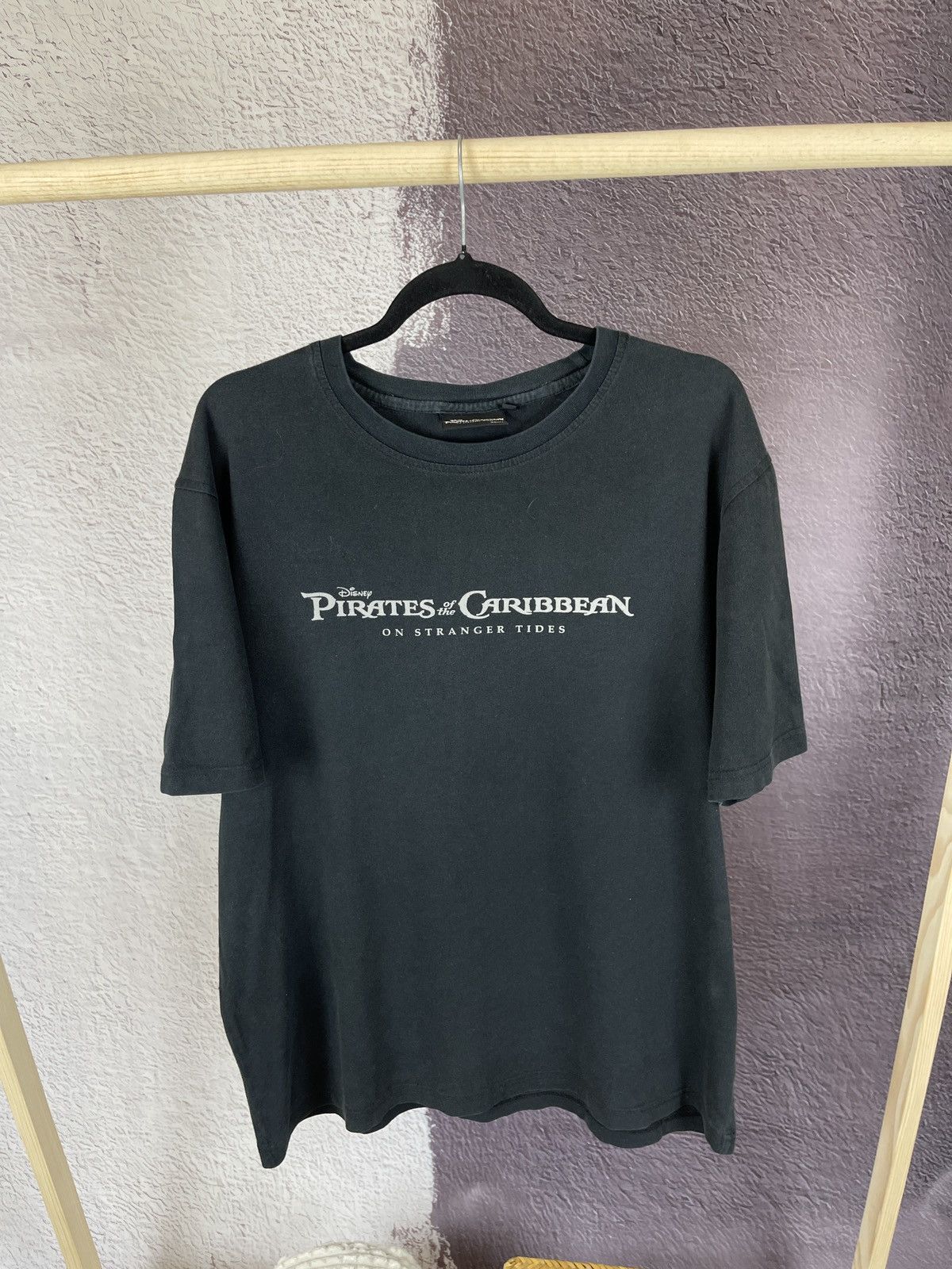 Disney Pirates of the Caribbean on stranger tides Disney big logo Size US L / EU 52-54 / 3 - 1 Thumbnail