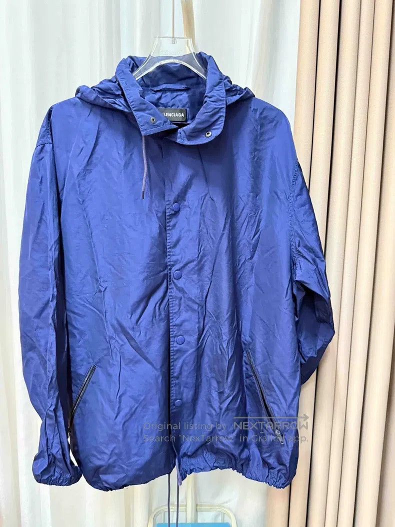Balenciaga Balenciaga Navy blue windbreaker with back logo print, siz Size US S / EU 44-46 / 1 - 1 Thumbnail