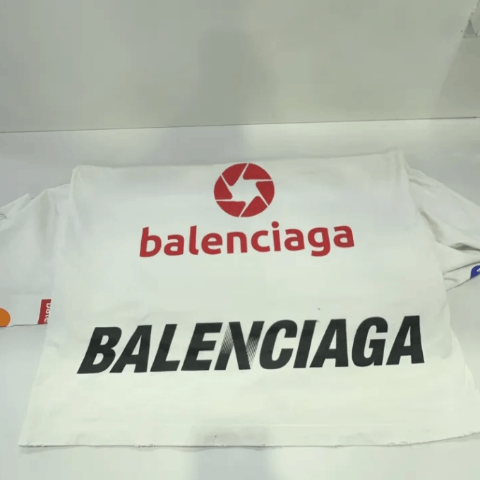 Balenciaga Balenciaga Oversized Long-Sleeve T-Shirt 1M Size US S / EU 44-46 / 1 - 8 Thumbnail