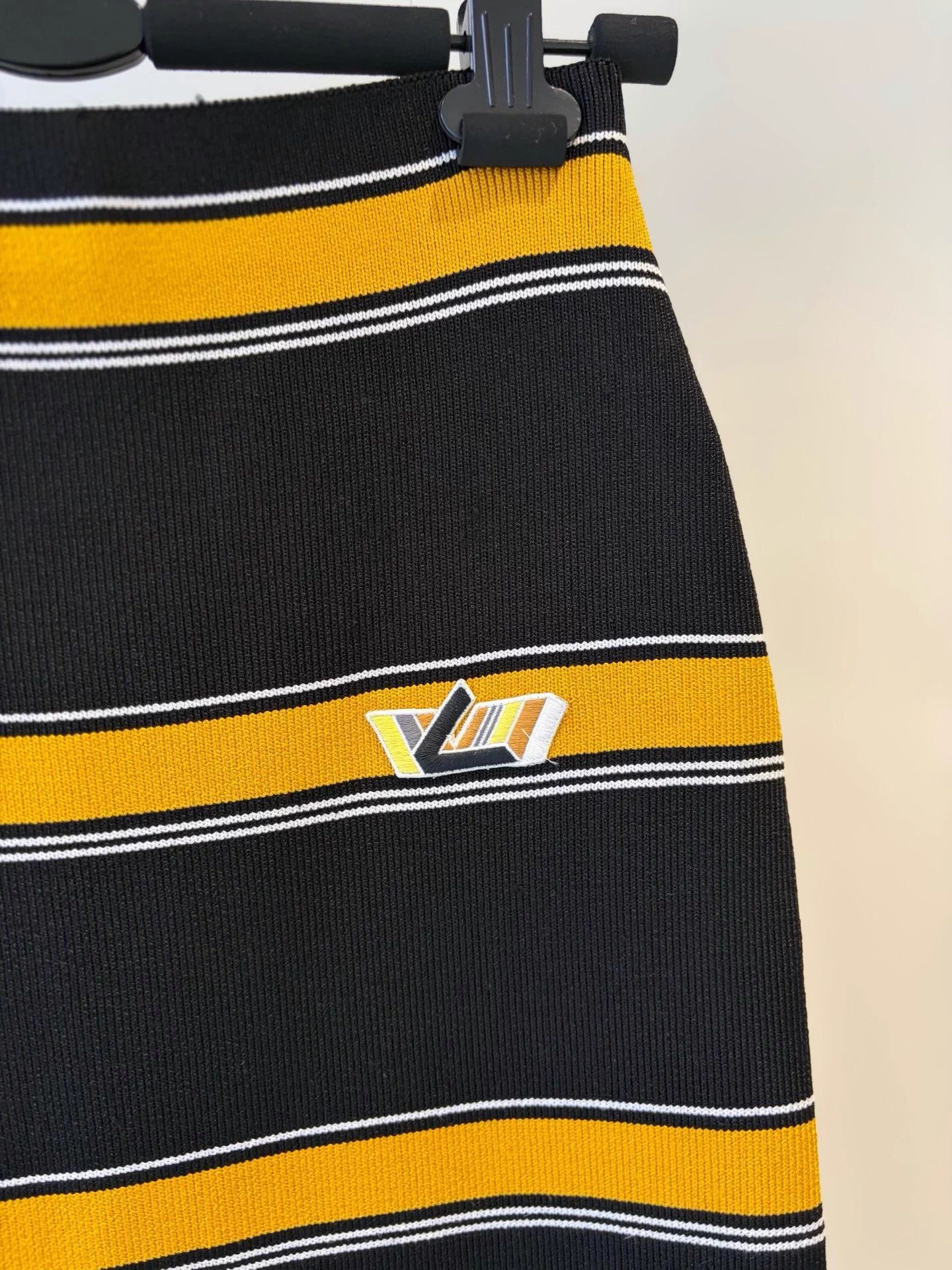 Louis Vuitton LV striped knit bodycon skirt Deadstock S Size 26" / US 2 / IT 38 - 3 Thumbnail